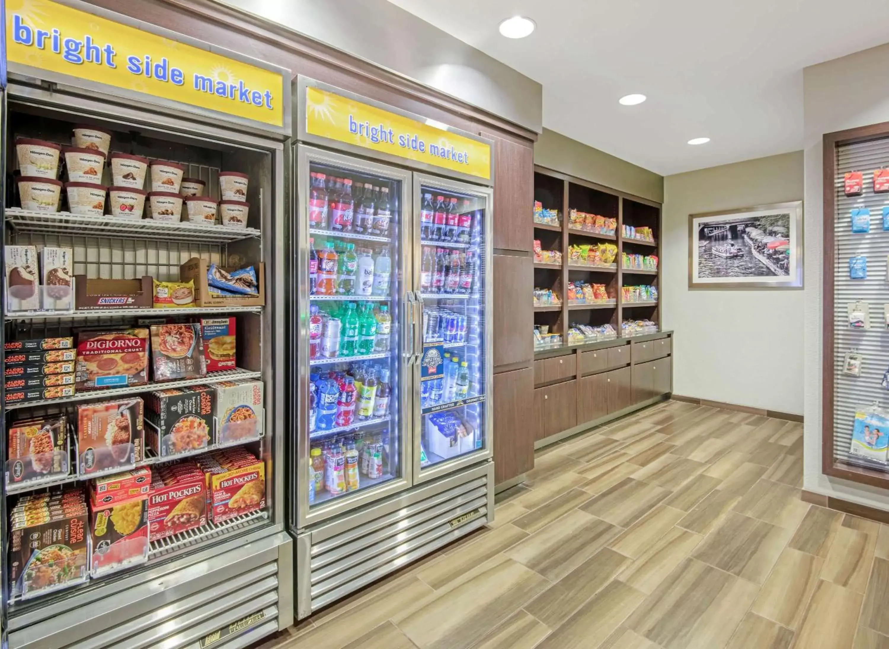 Food and drinks, Supermarket/Shops in La Quinta by Wyndham San Antonio Airport