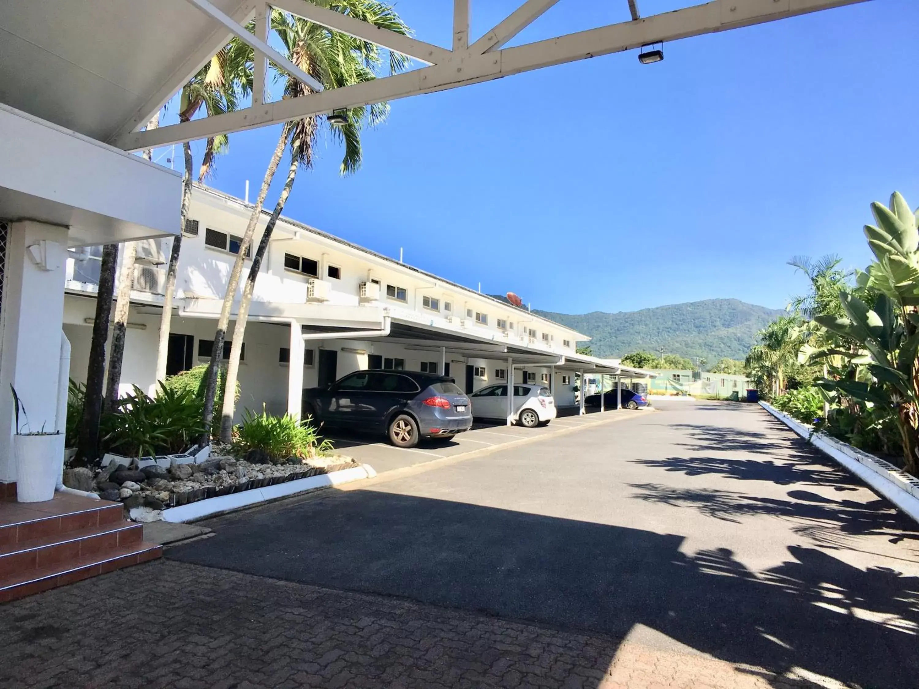 Property Building in South Cairns Resort