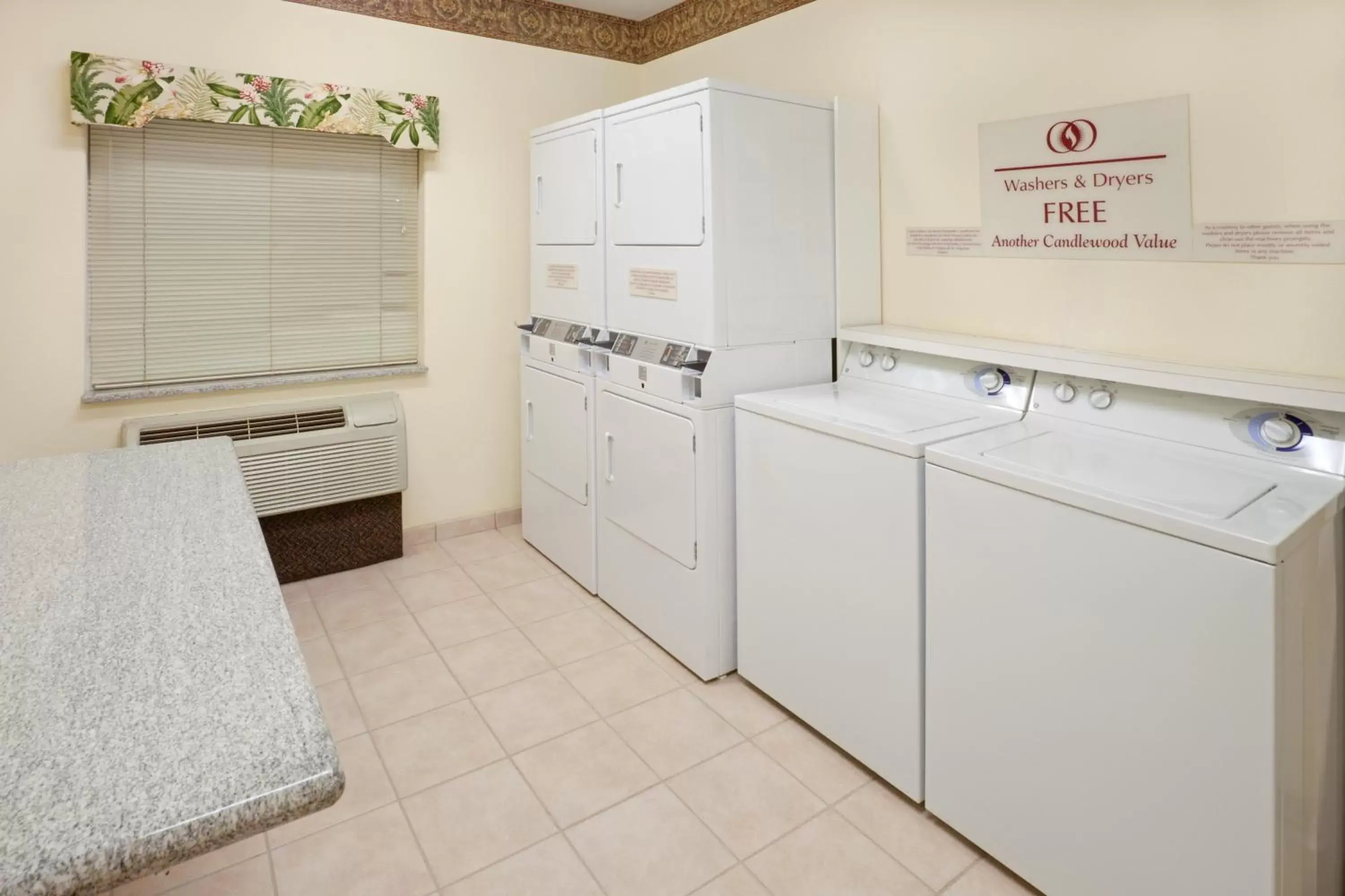 Other, Kitchen/Kitchenette in Candlewood Suites Tyler, an IHG Hotel