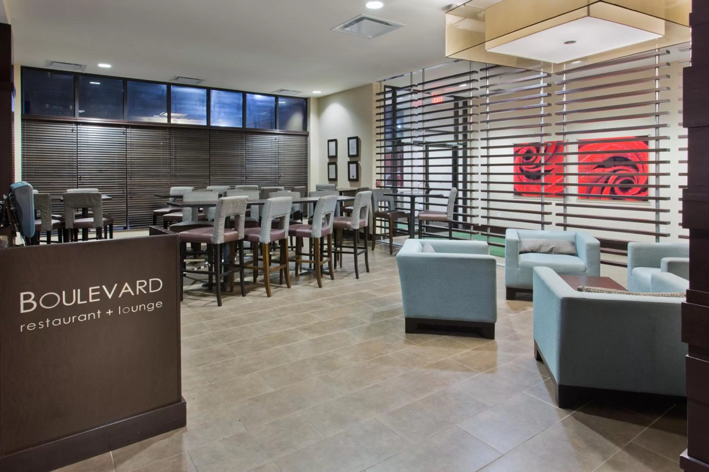 Lounge or bar in Holiday Inn Hotel & Suites Red Deer by IHG