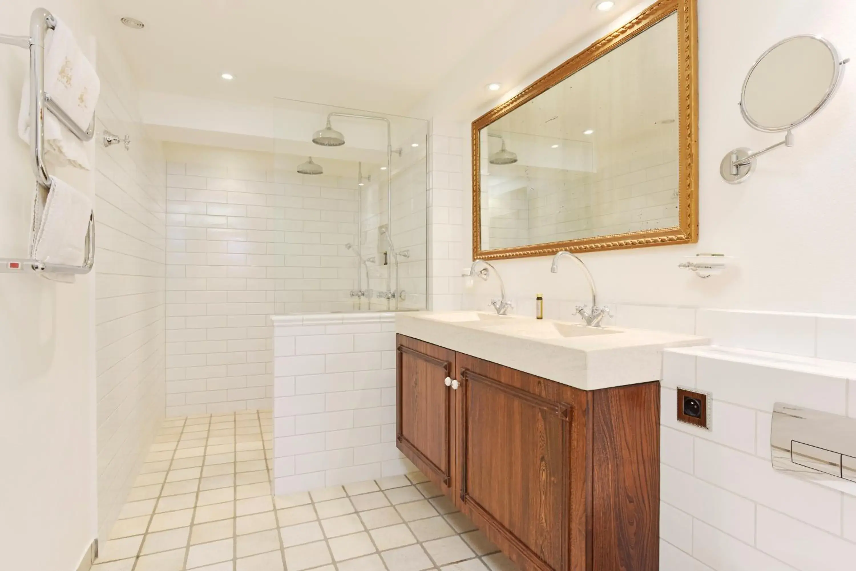 Bathroom in Château Le Cagnard