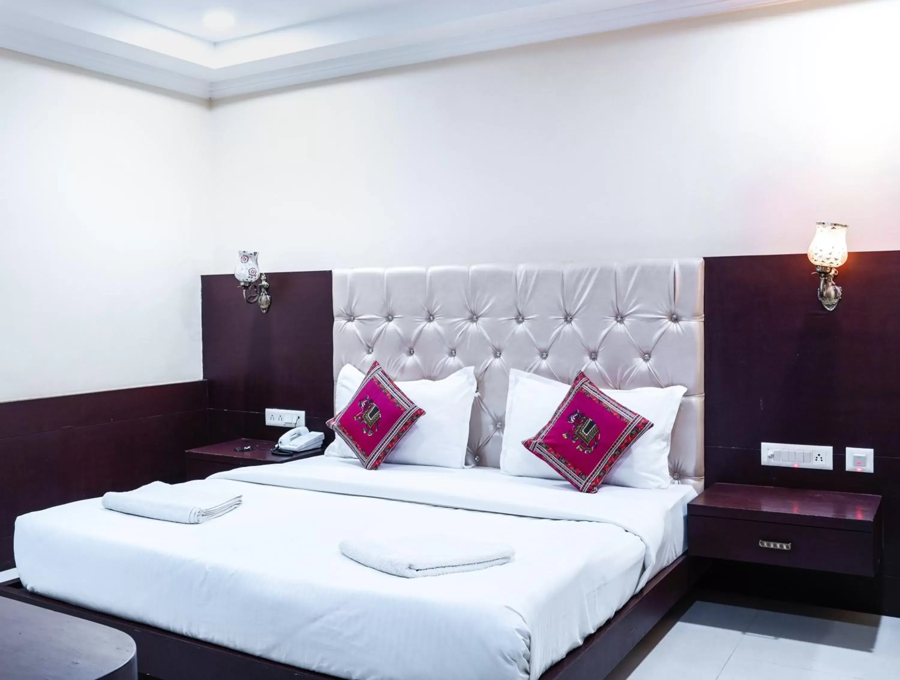 Deluxe Double or Twin Room - single occupancy in Hide-In Udaipur - A Lake View Boutique Hotel Deluxe Double or Twin Room - single occupancy in Hide-In Udaipur - A Lake View Boutique Hotel