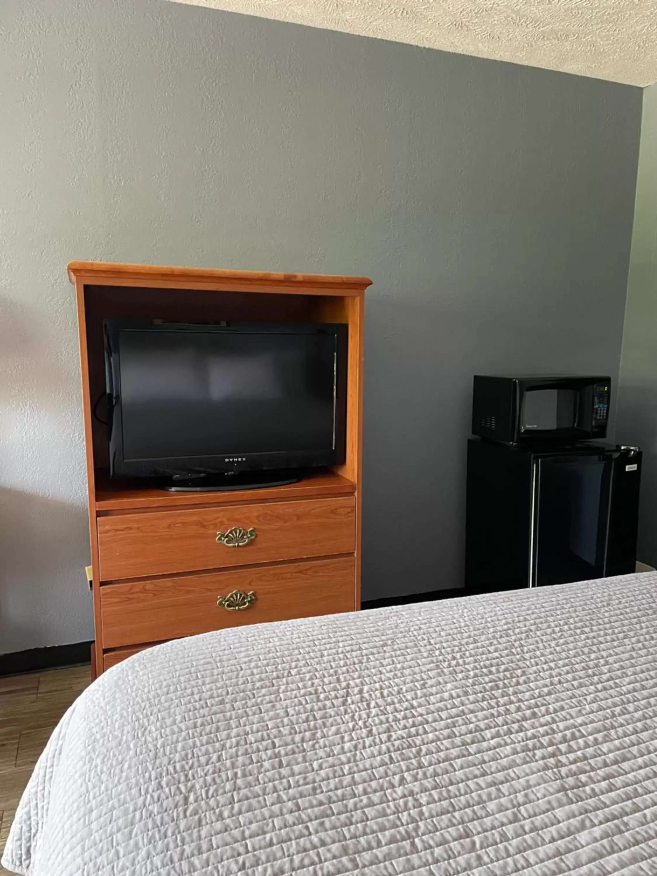 TV/Entertainment Center in Deerfield Inn