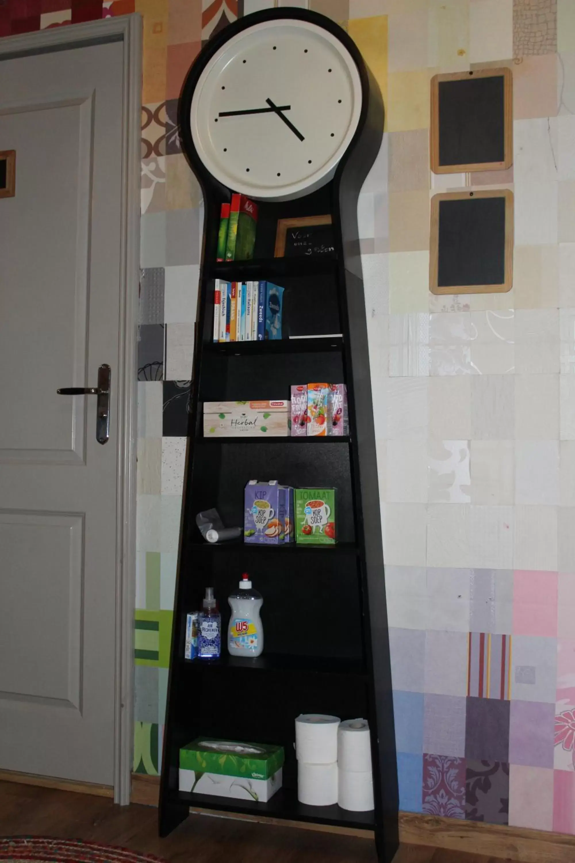 Triple Room with Shared Bathroom in Tintaglia, betaalbaar en gastvrij Triple Room with Shared Bathroom in Tintaglia, betaalbaar en gastvrij