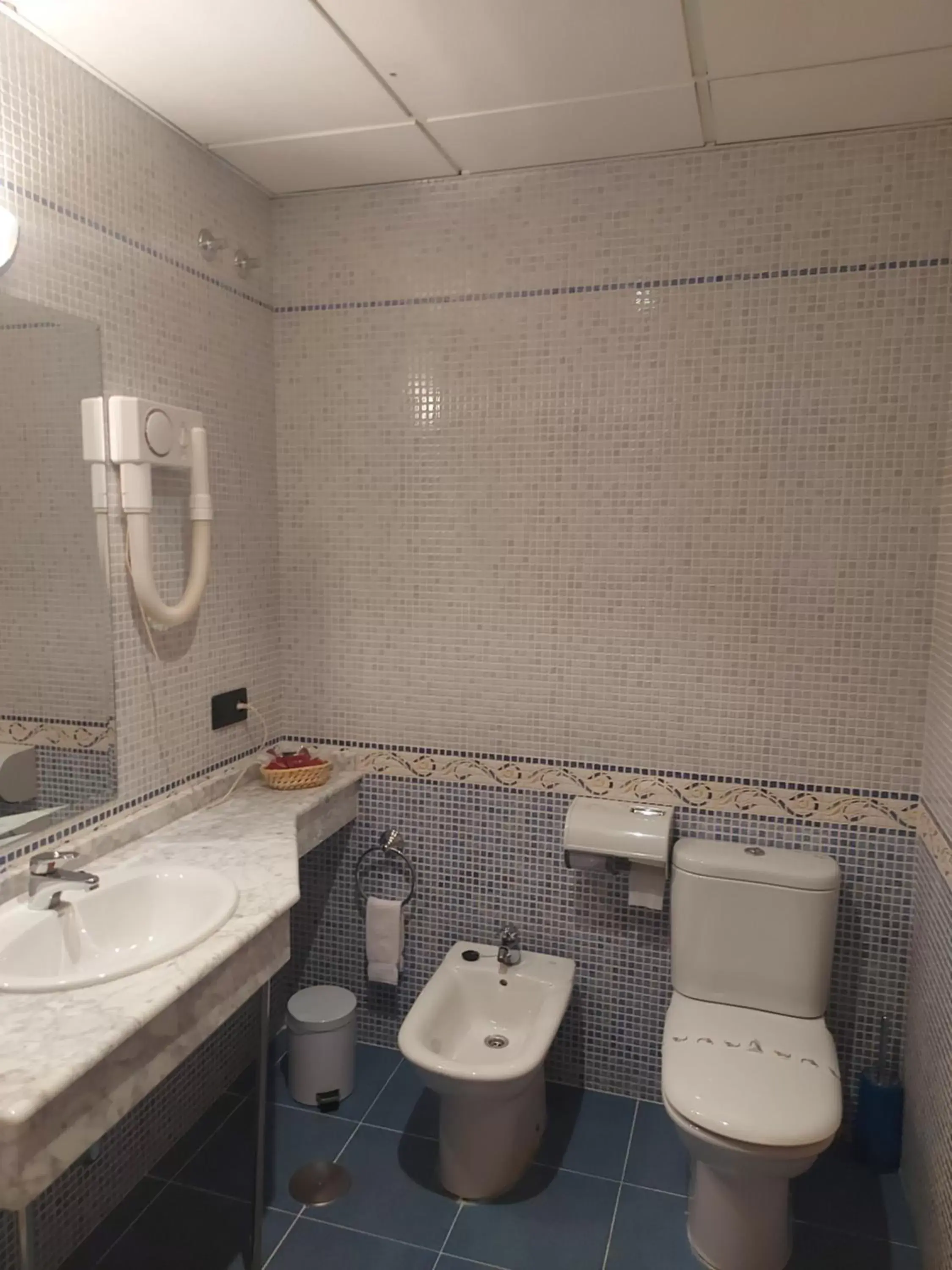 Bathroom in Motel Acropolis
