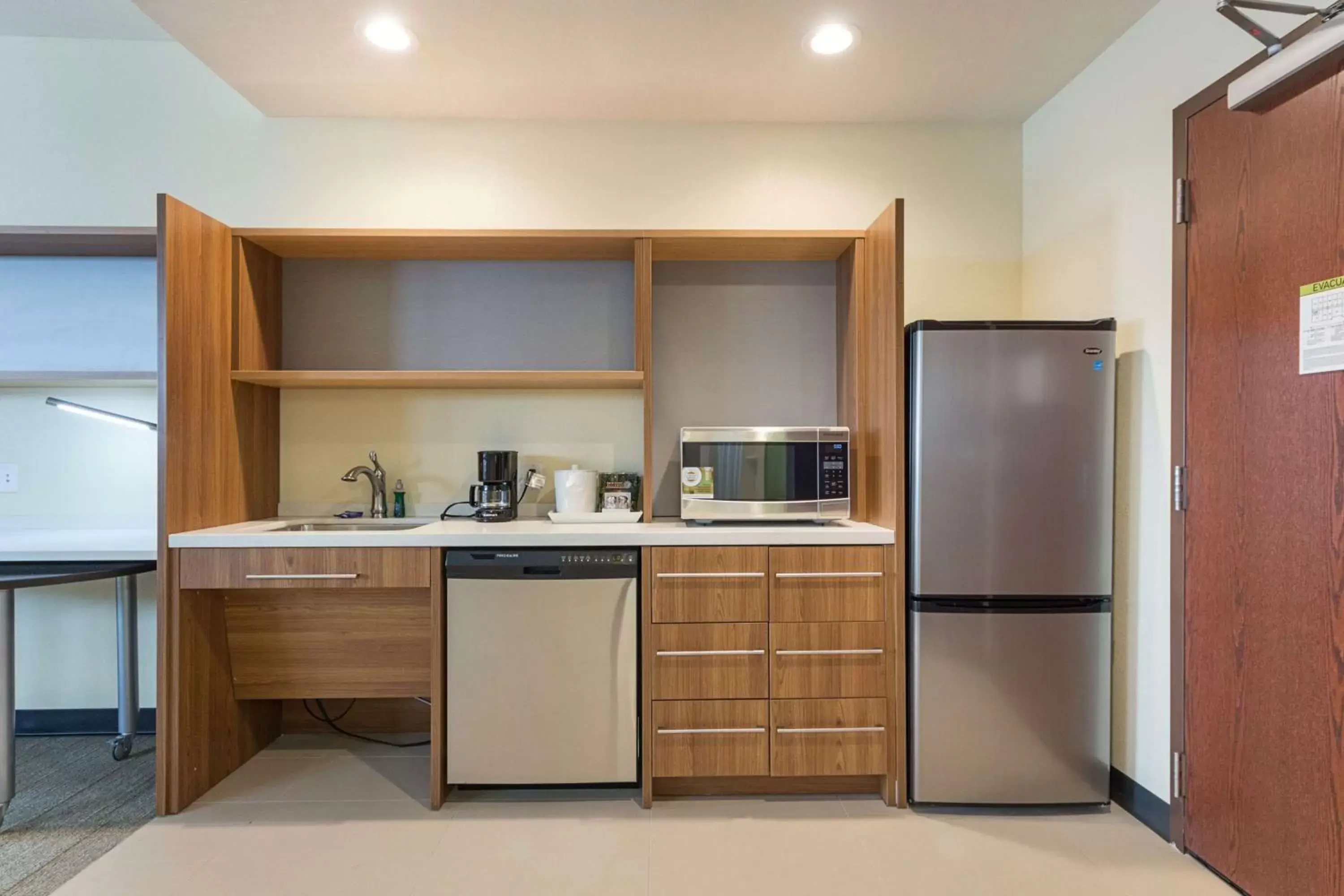 Kitchen or kitchenette, Kitchen/Kitchenette in Home2 Suites By Hilton Oklahoma City Yukon