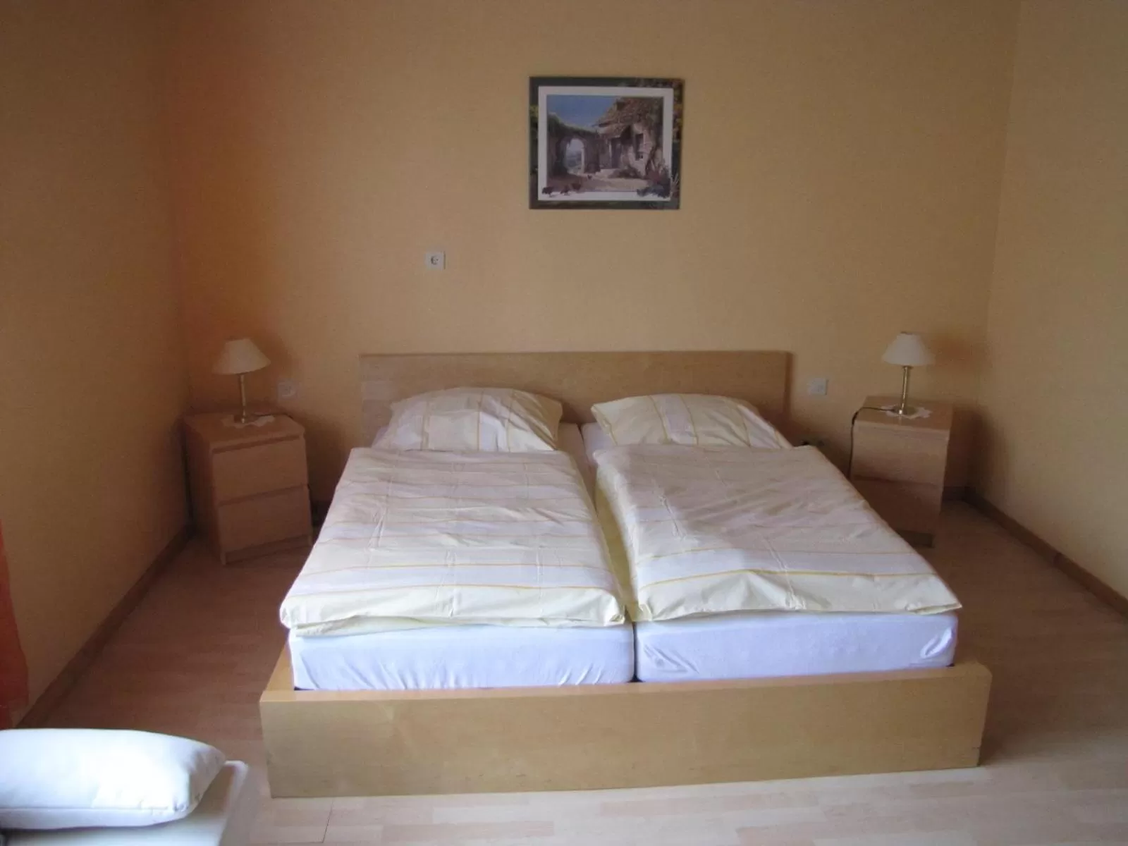 Bed in "Unter den Kastanien"