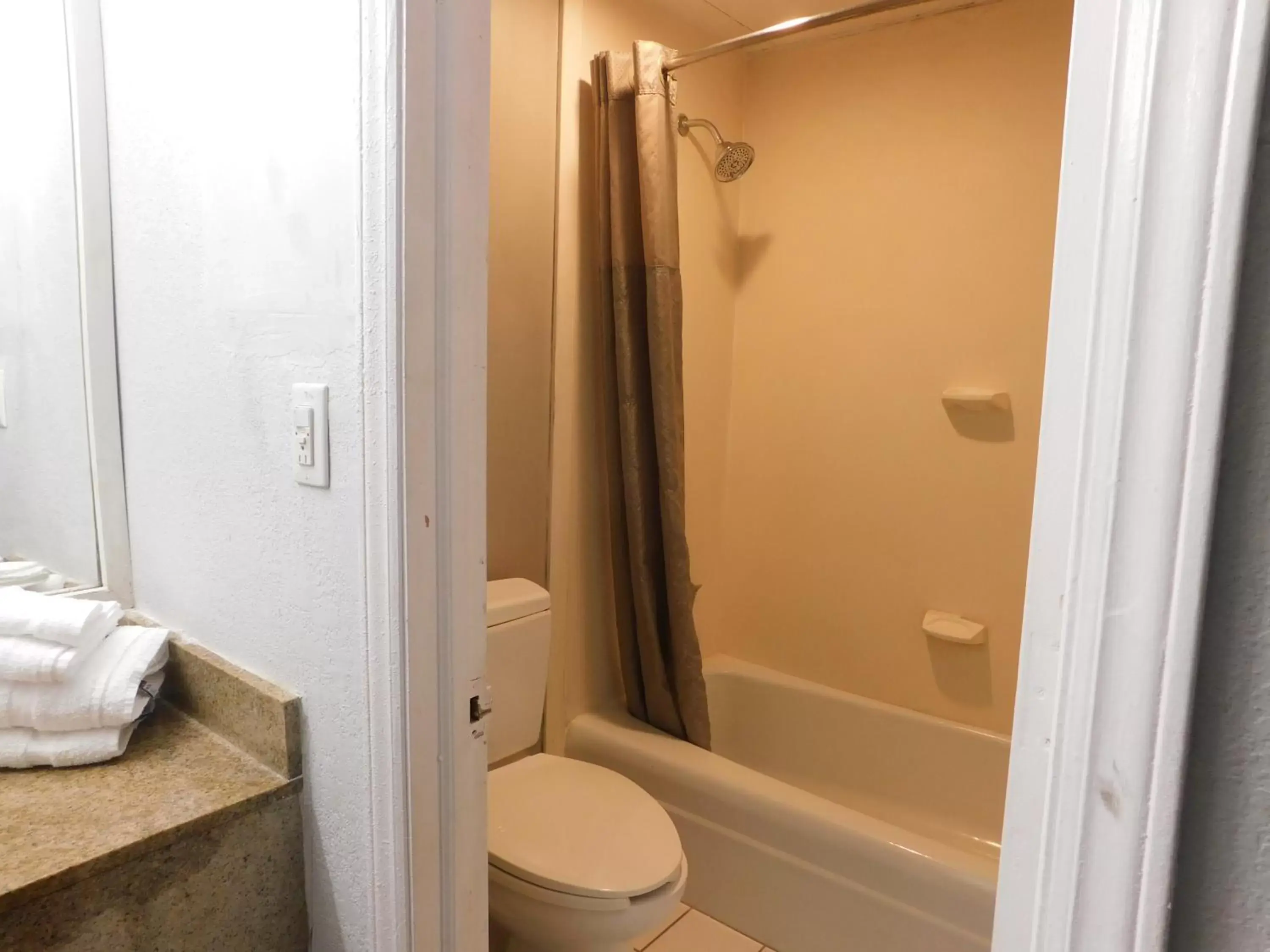 Bathroom in Park View Inn.