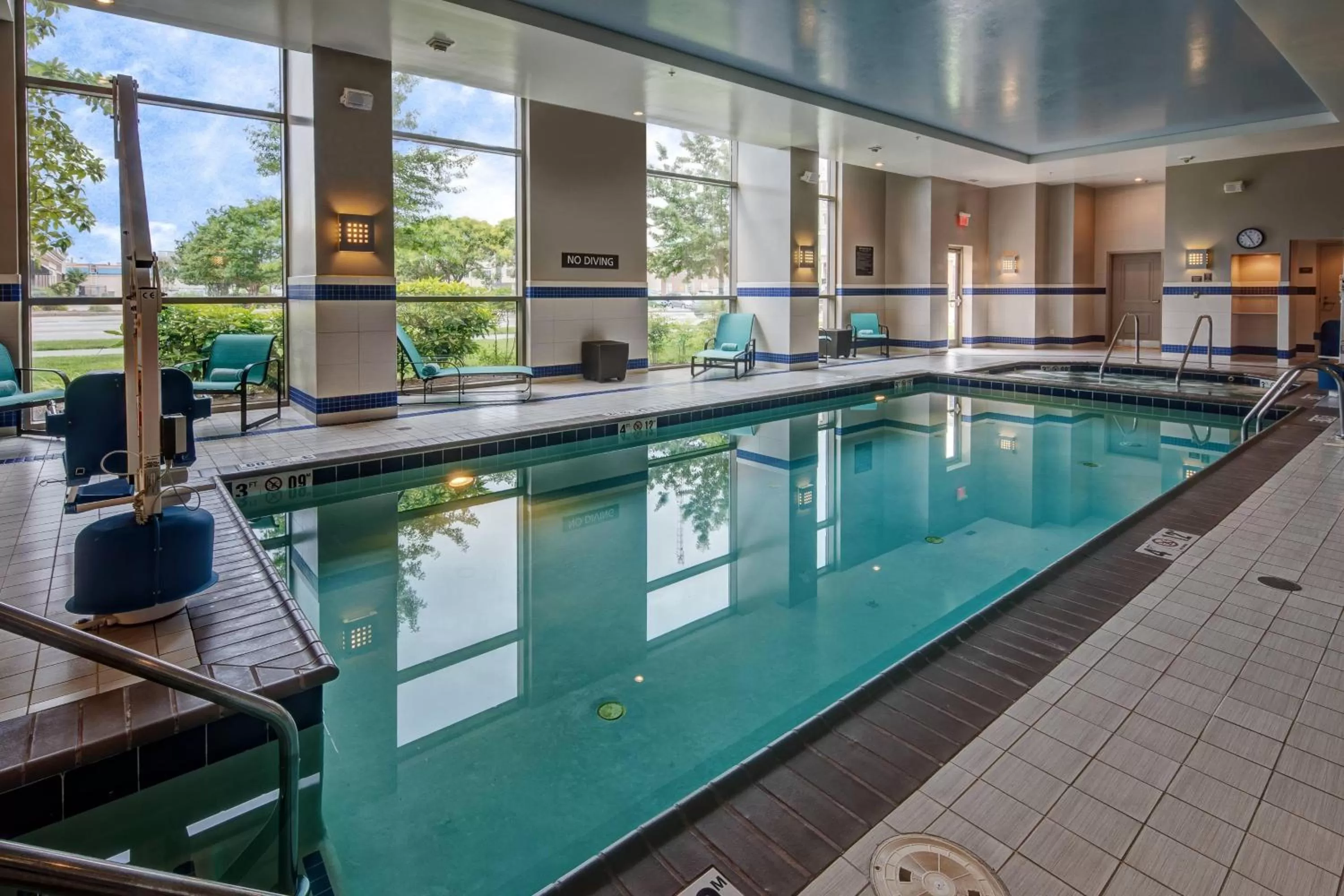 Swimming pool in Residence Inn Norfolk Downtown
