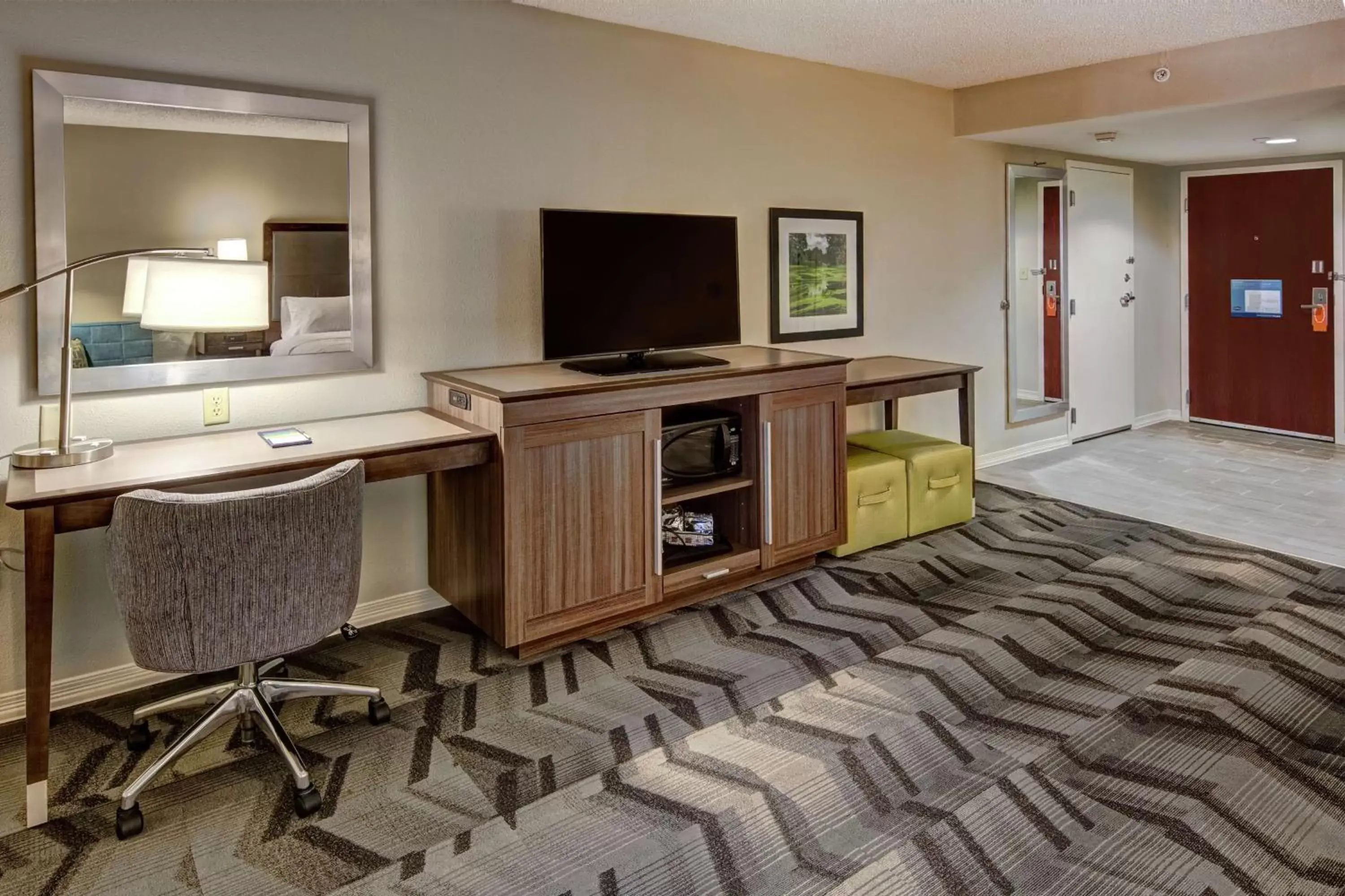 Bedroom, TV/Entertainment Center in Hampton Inn & Suites Clermont