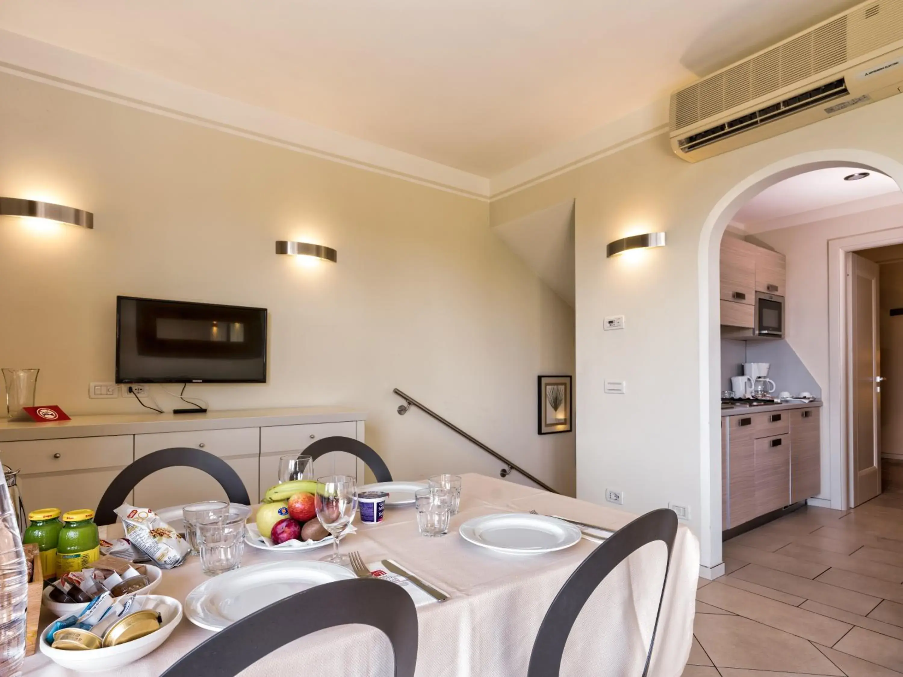 Kitchen or kitchenette, Restaurant/Places to Eat in Parc Hotel Germano Suites & Apartments