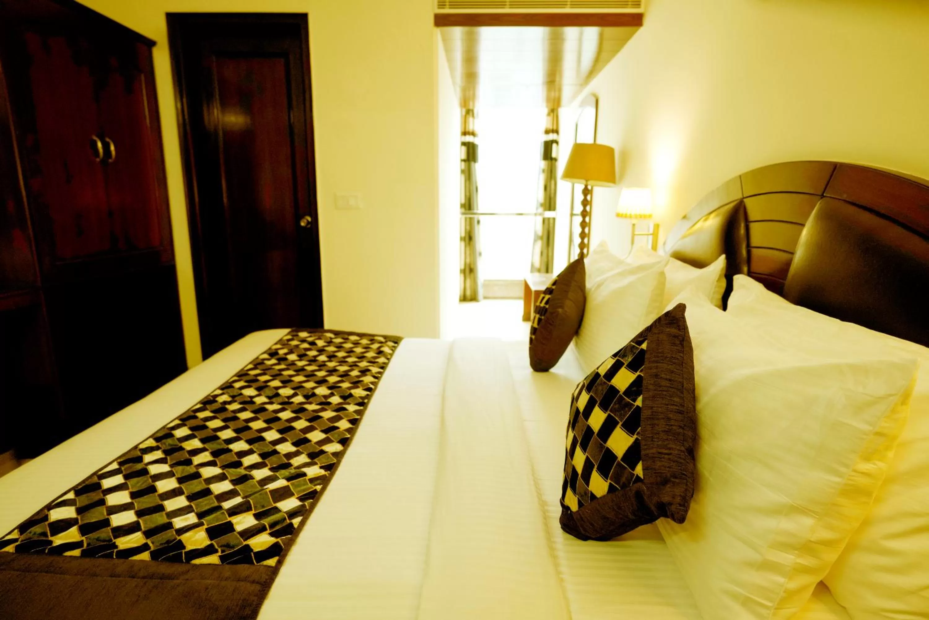 Bed in THE SINGH EMPIRE,New Delhi City Centre