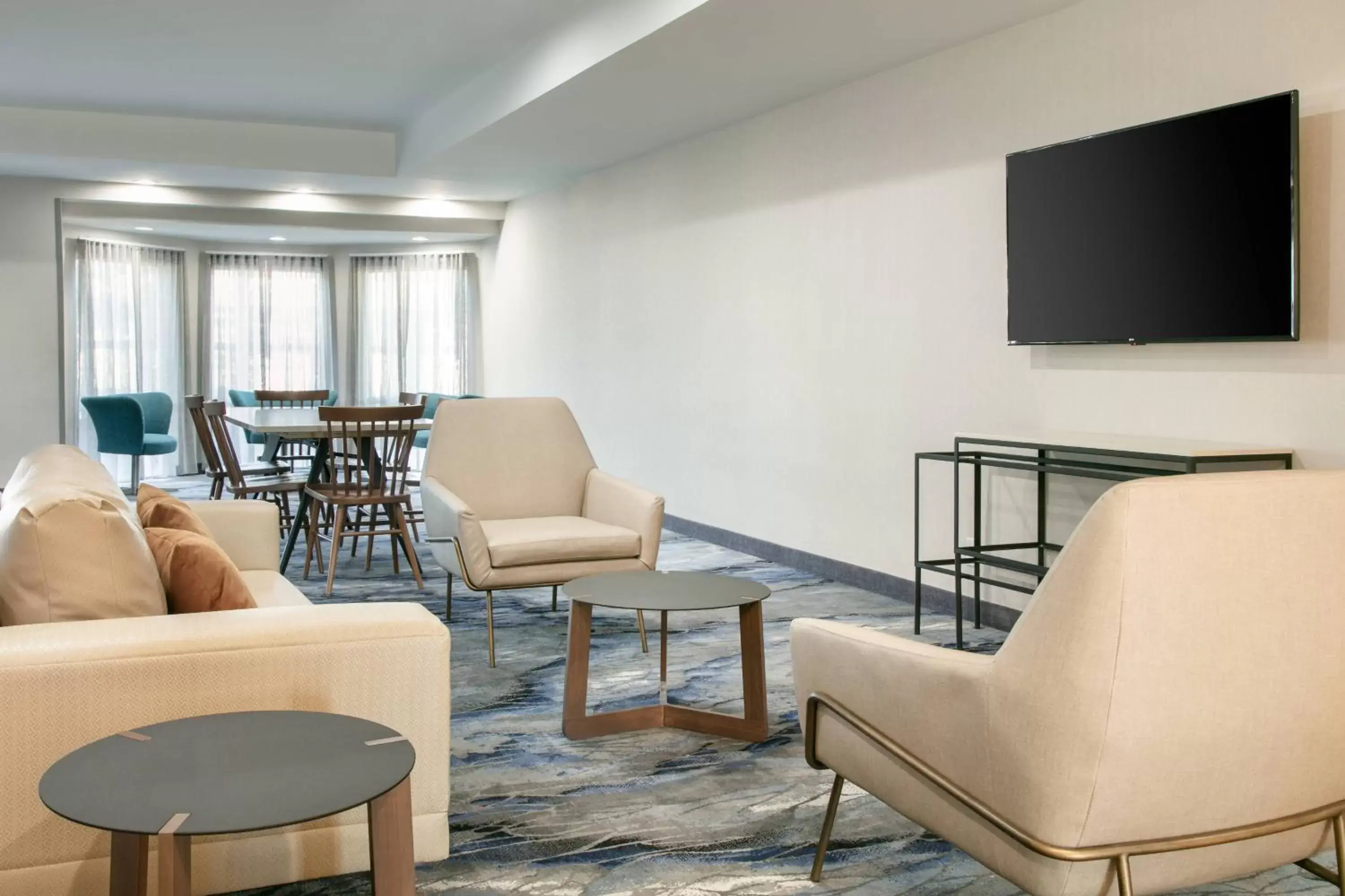 Lobby or reception, Seating Area in Fairfield Inn & Suites by Marriott Tulsa Central