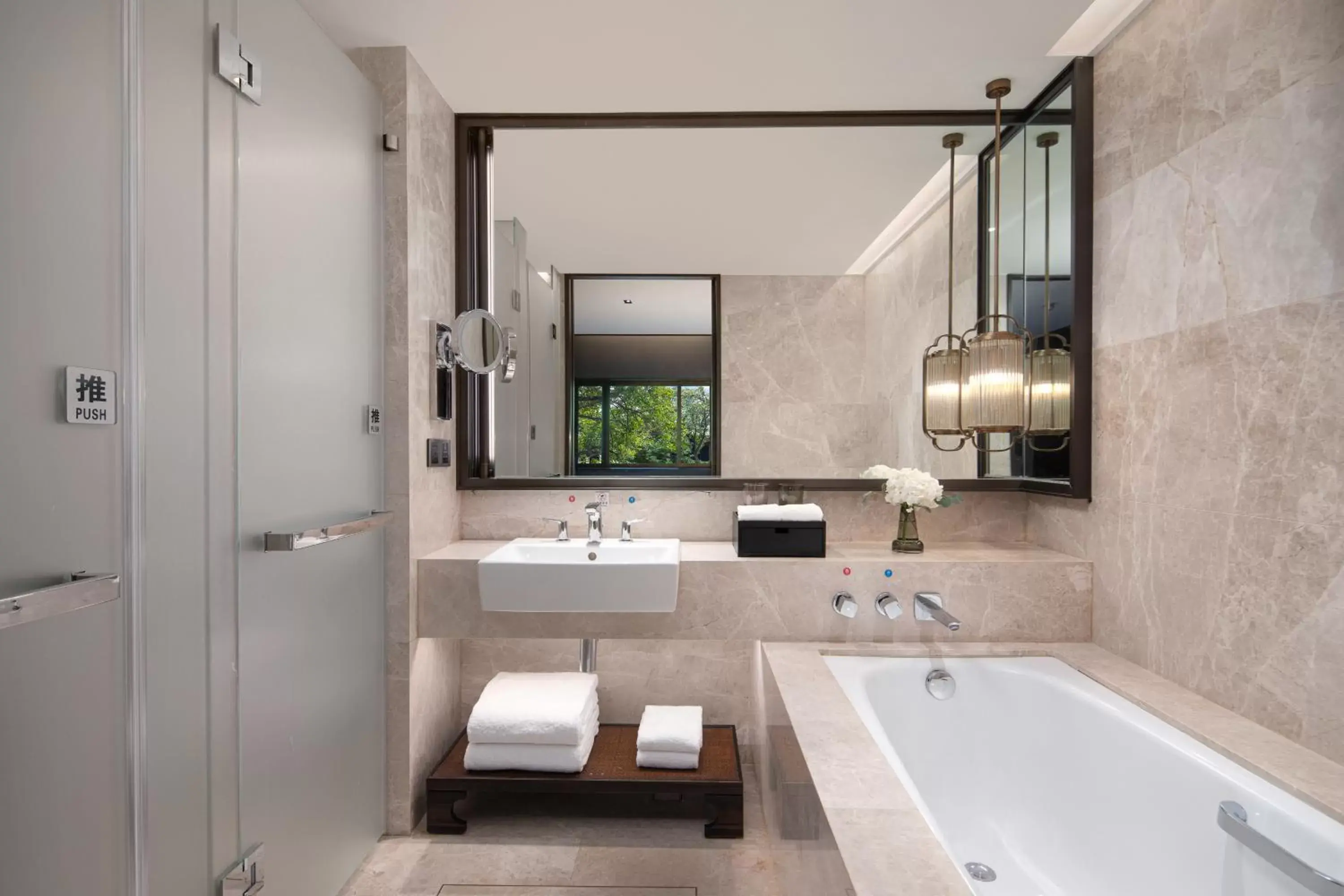 Bathroom in HUALUXE Xi'an Tanghua by IHG Bathroom in HUALUXE Xi'an Tanghua by IHG