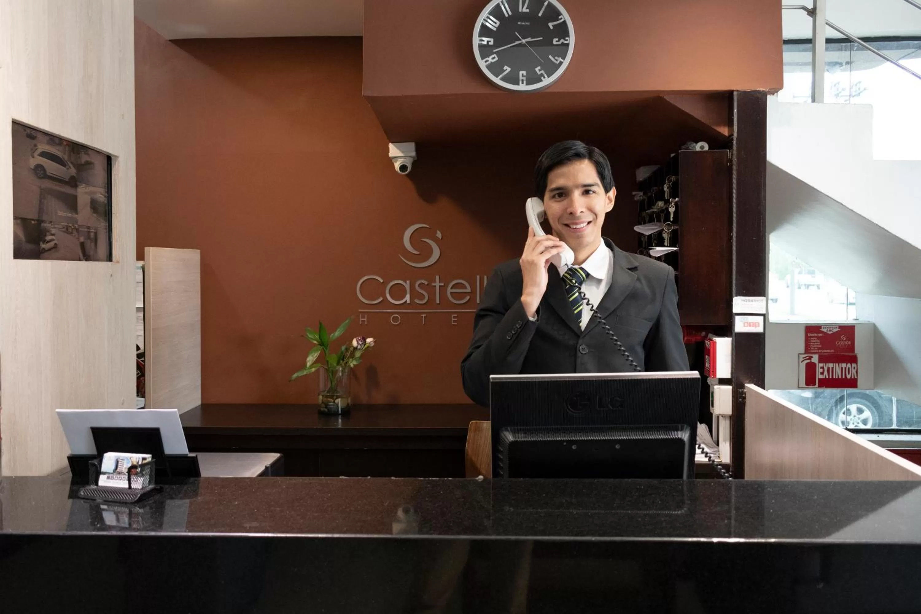 Lobby or reception in Hotel Castell - Cerca Del Aeropuerto