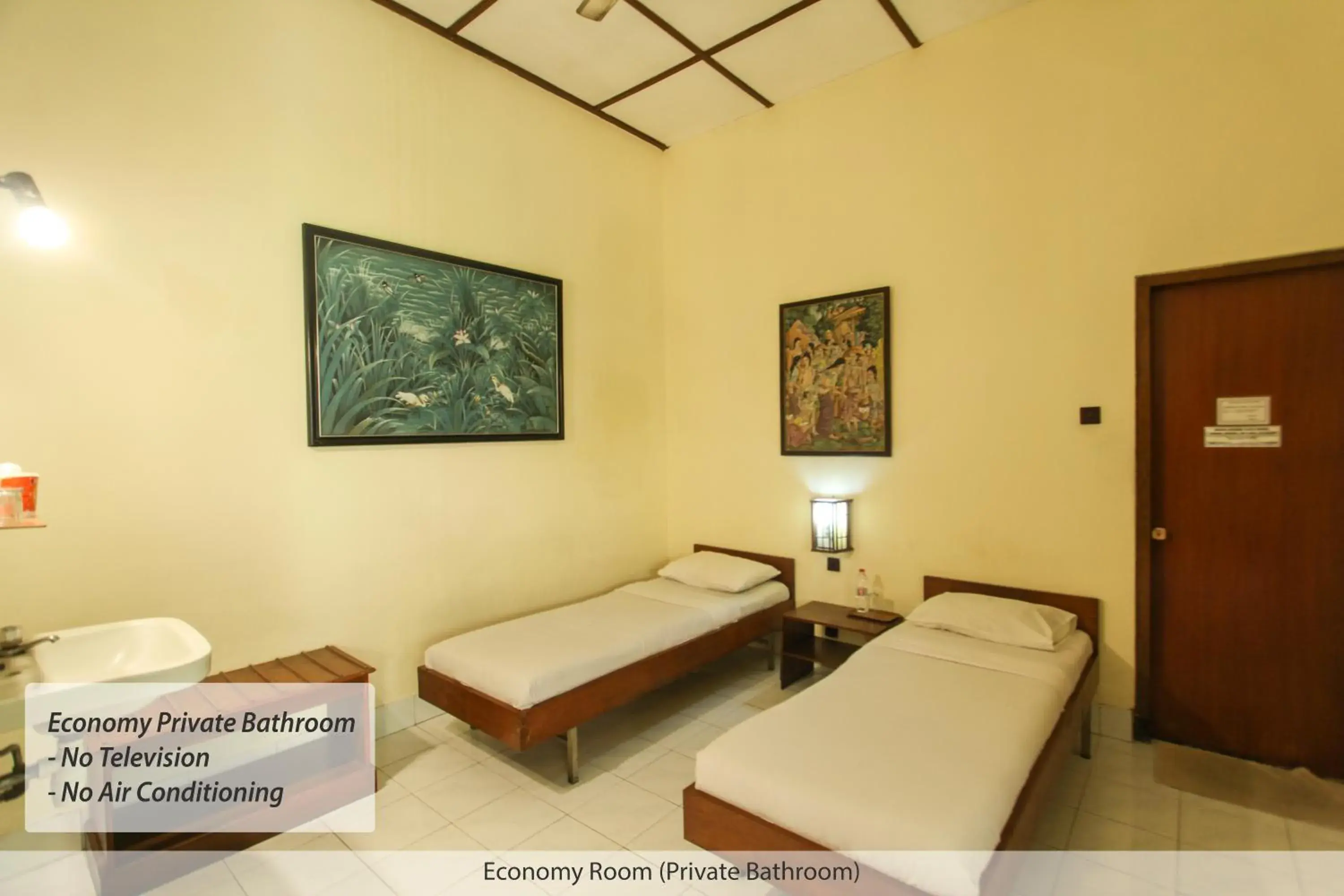 Bathroom, Bed in Duta Guest House