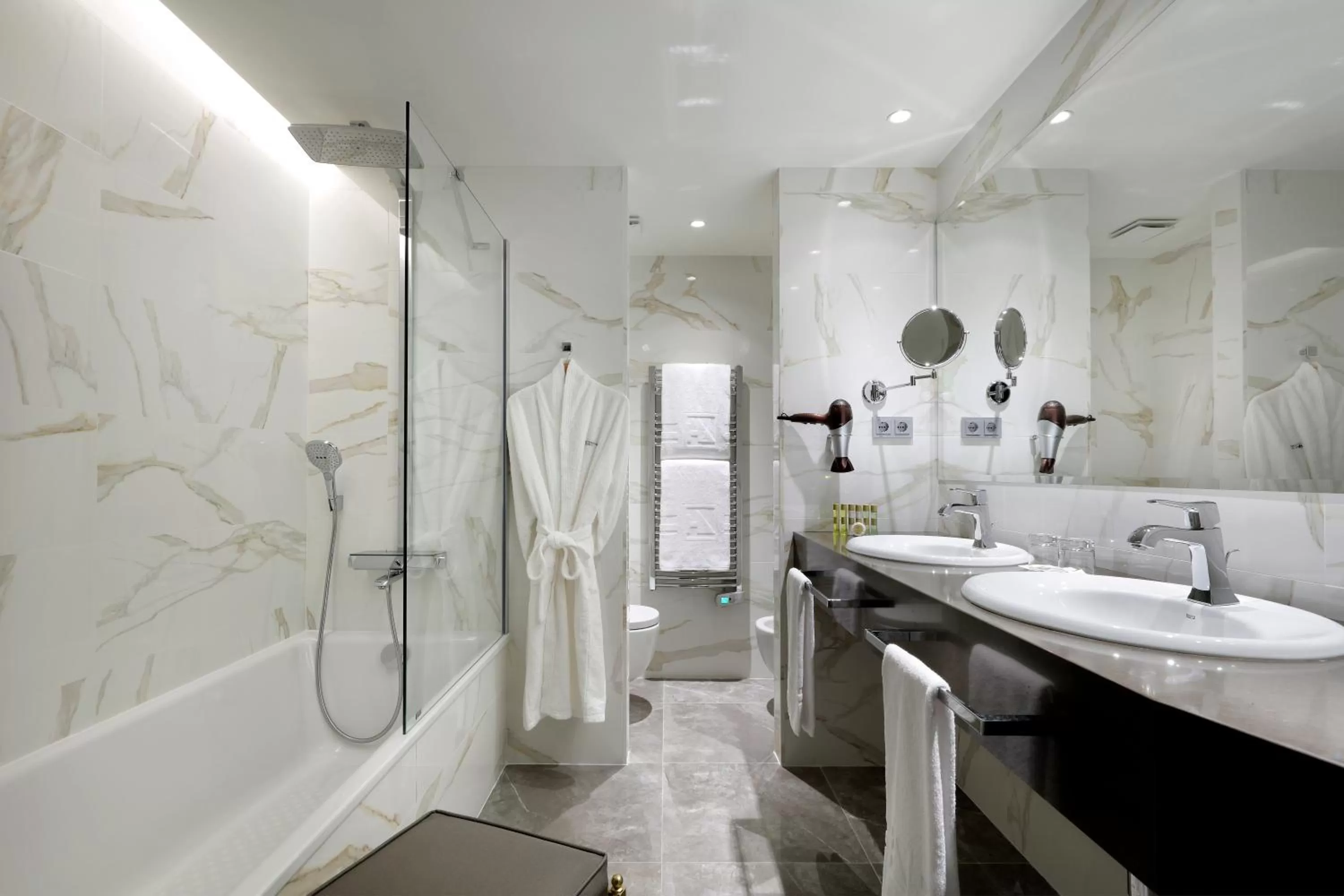 Toilet in Eurostars Hotel Real