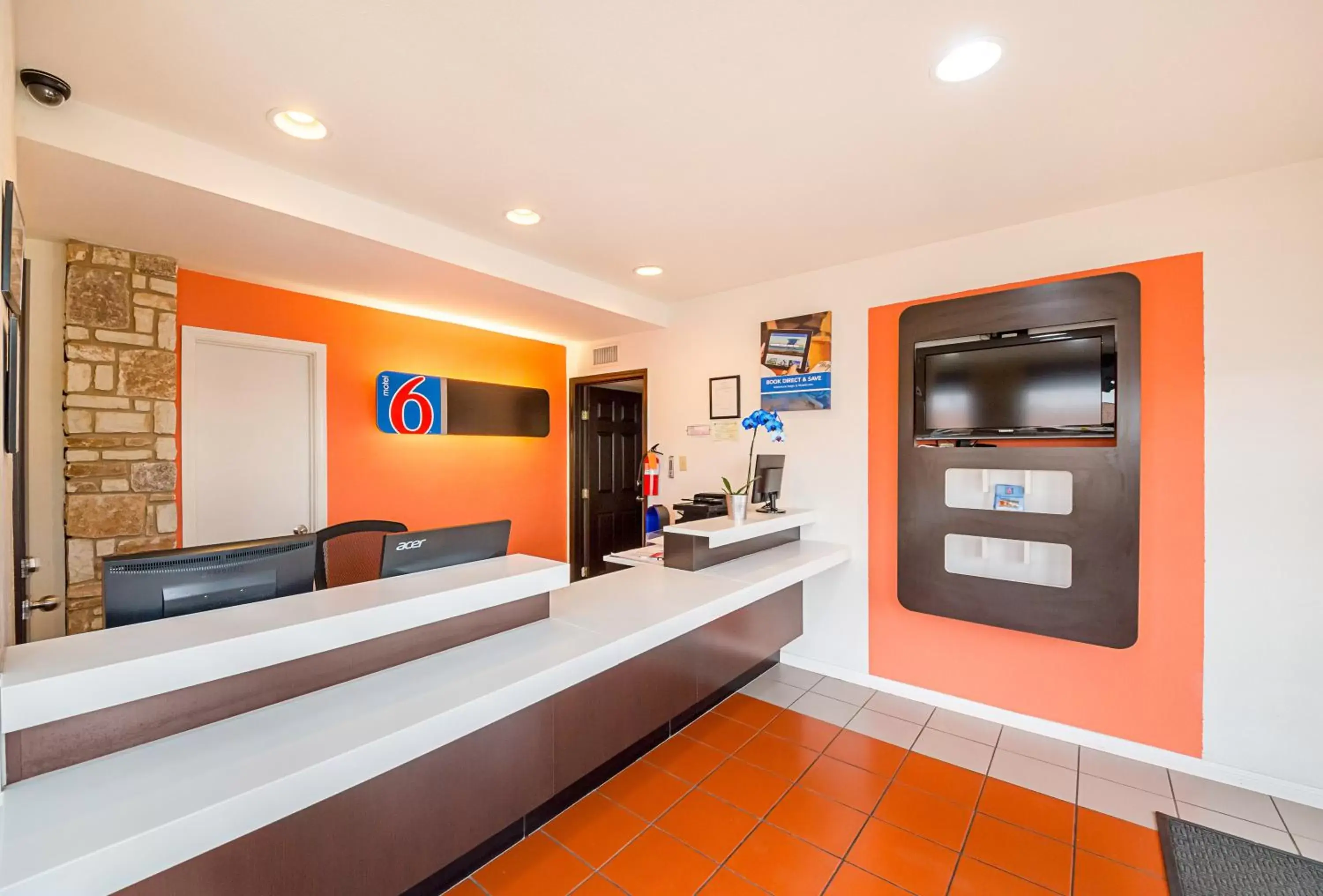 Lobby or reception, Lobby/Reception in Motel 6-Boerne, TX