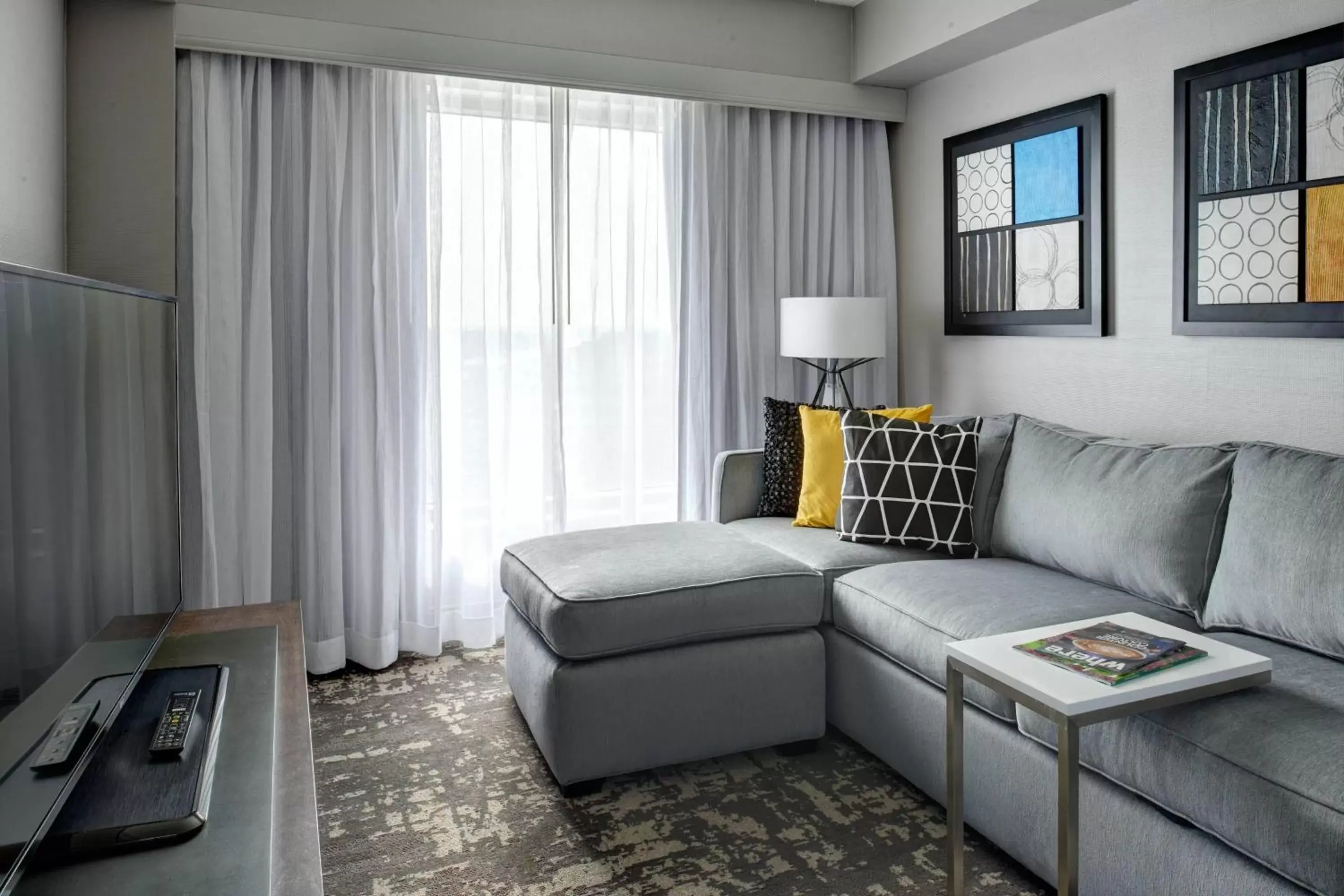 Bedroom, Seating Area in Marriott Indianapolis North