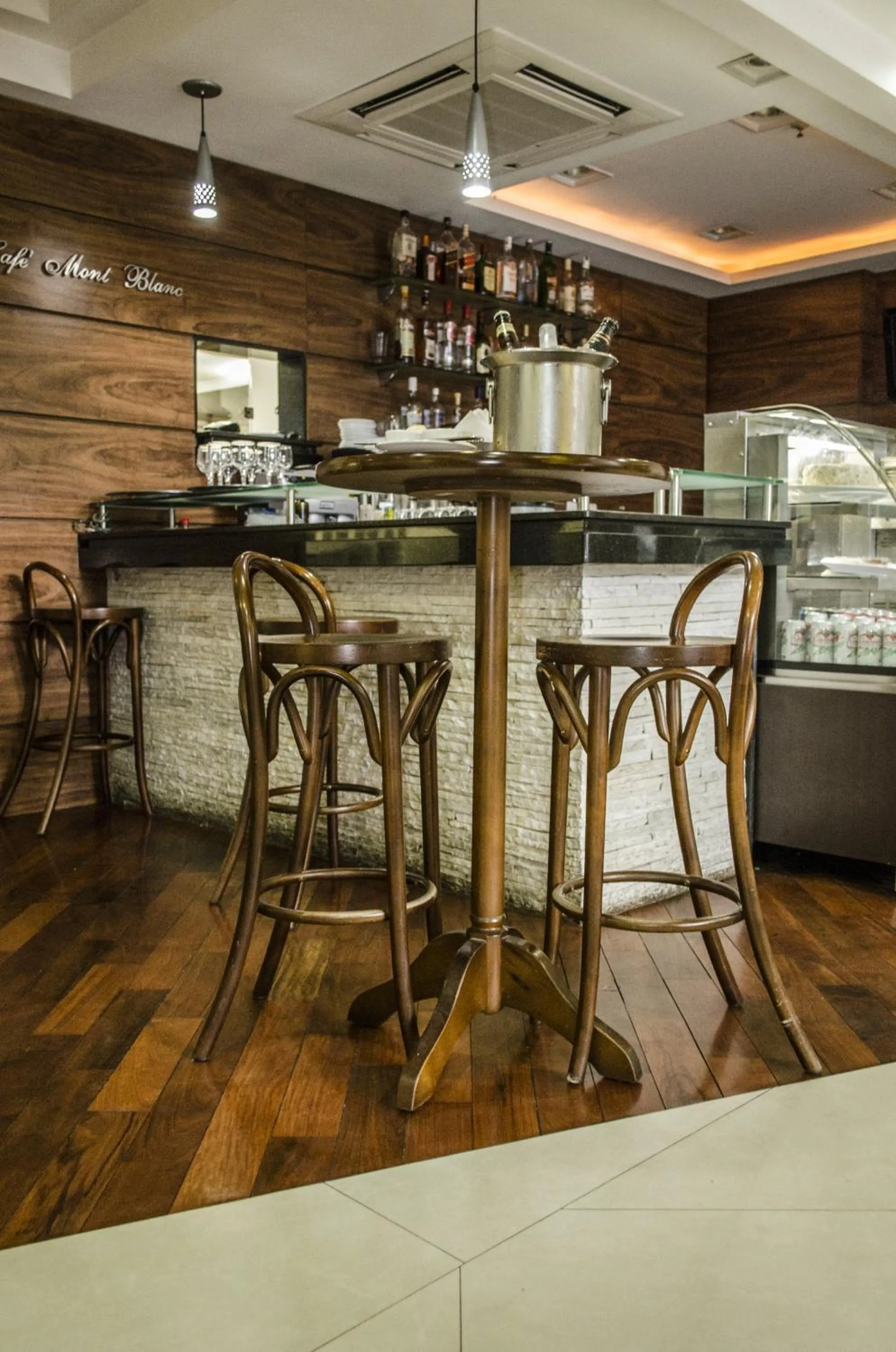 Lounge or bar in Mont Blanc Apart Hotel - Duque de Caxias