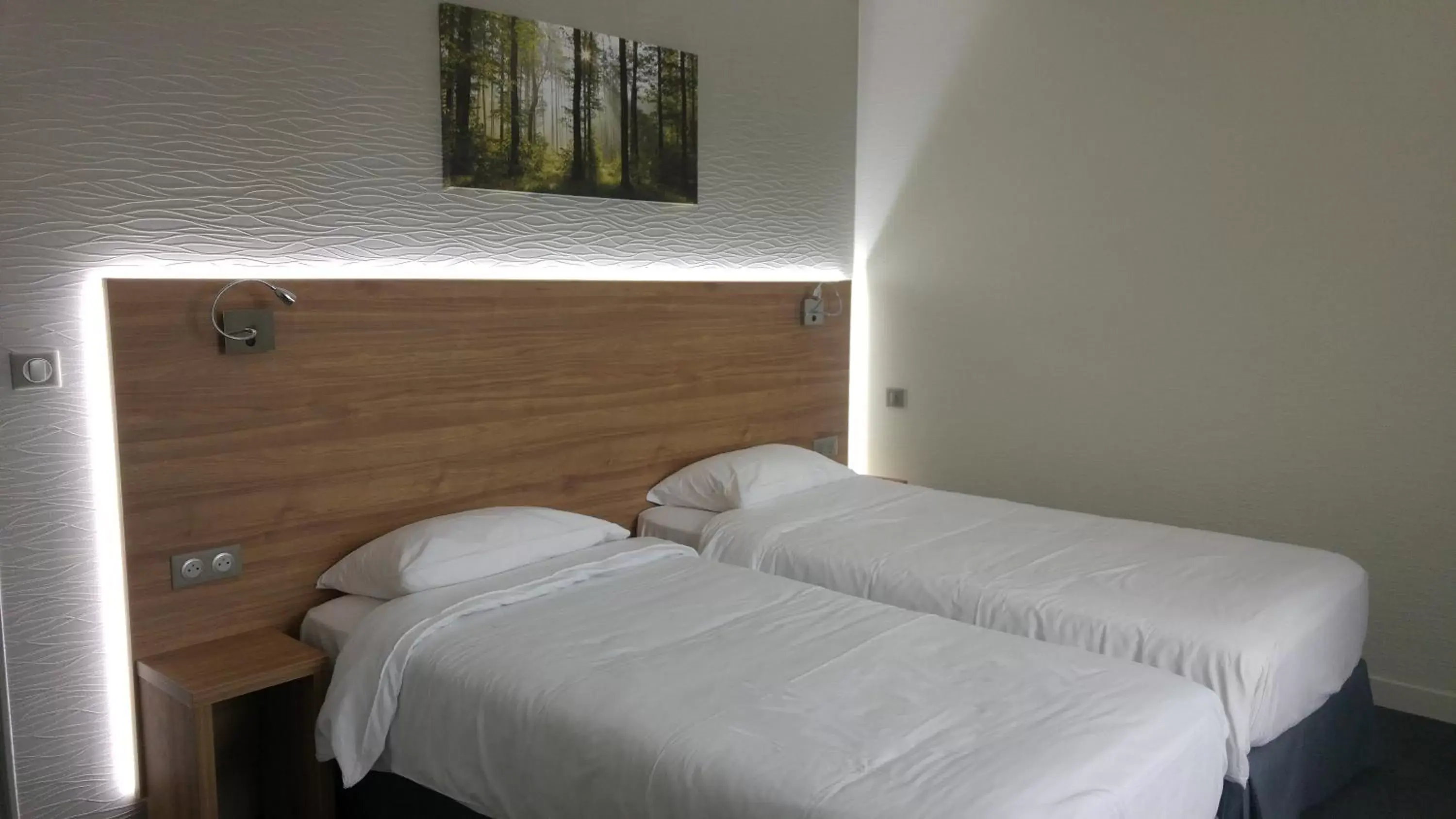 Bedroom, Bed in Hôtel Le Verger