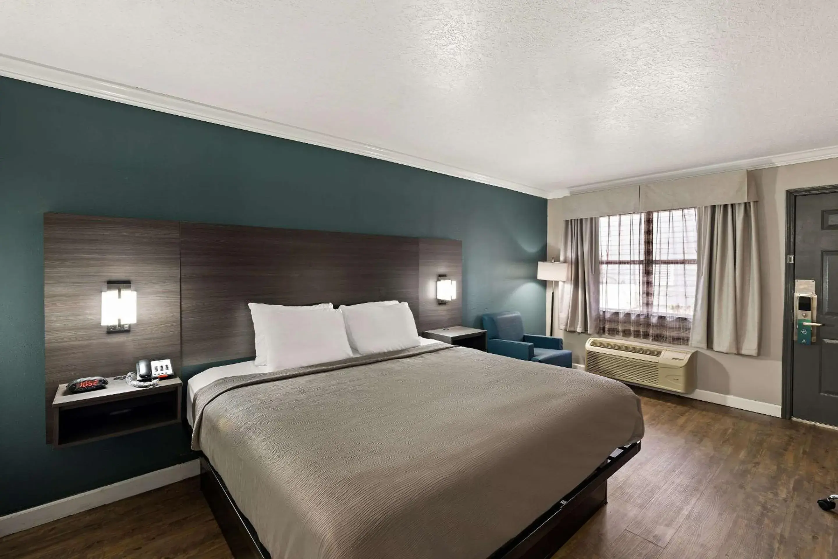 Bedroom, Bed in Travelodge by Wyndham Ocean Springs