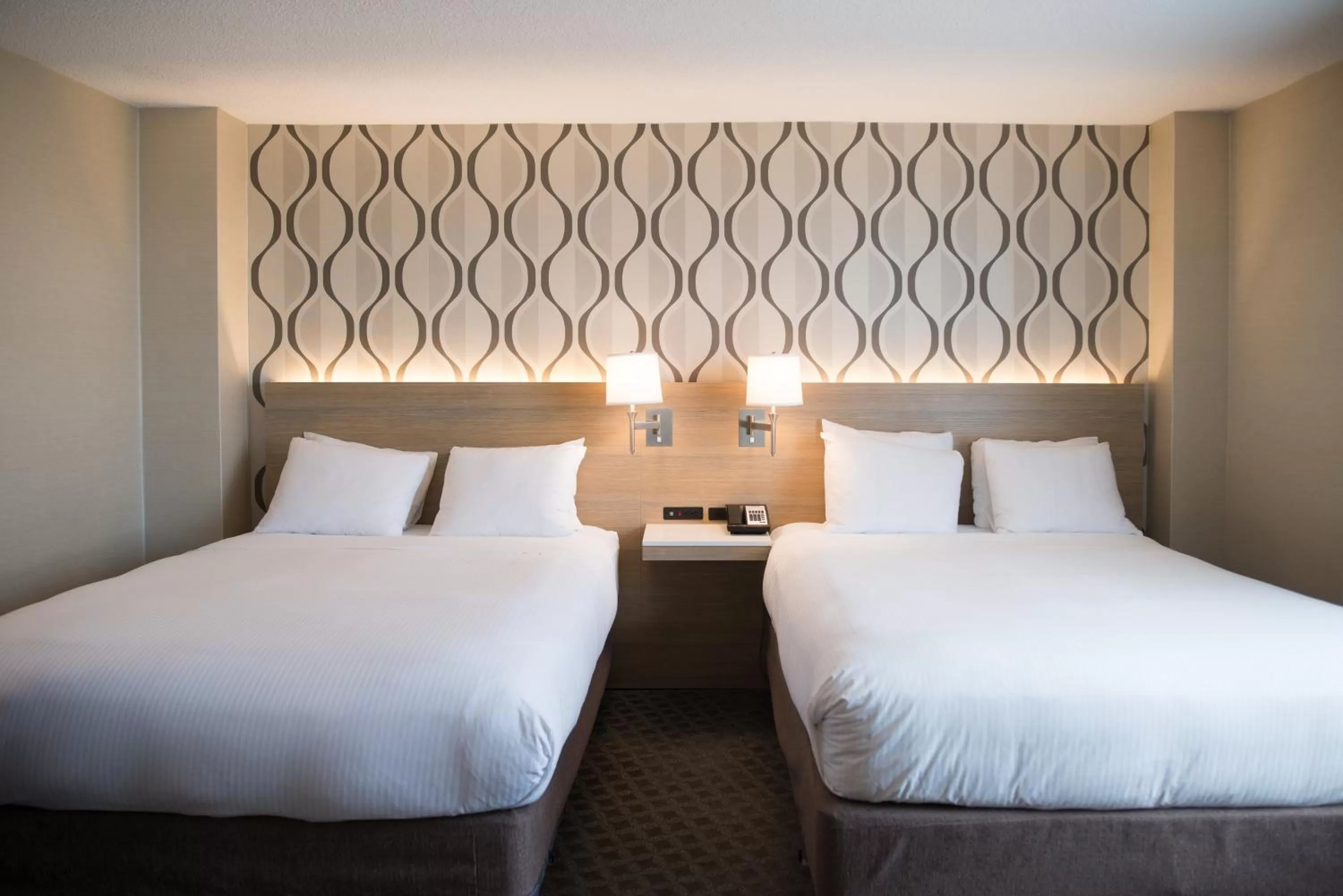 Bed in Radisson Hotel Duluth-Harborview