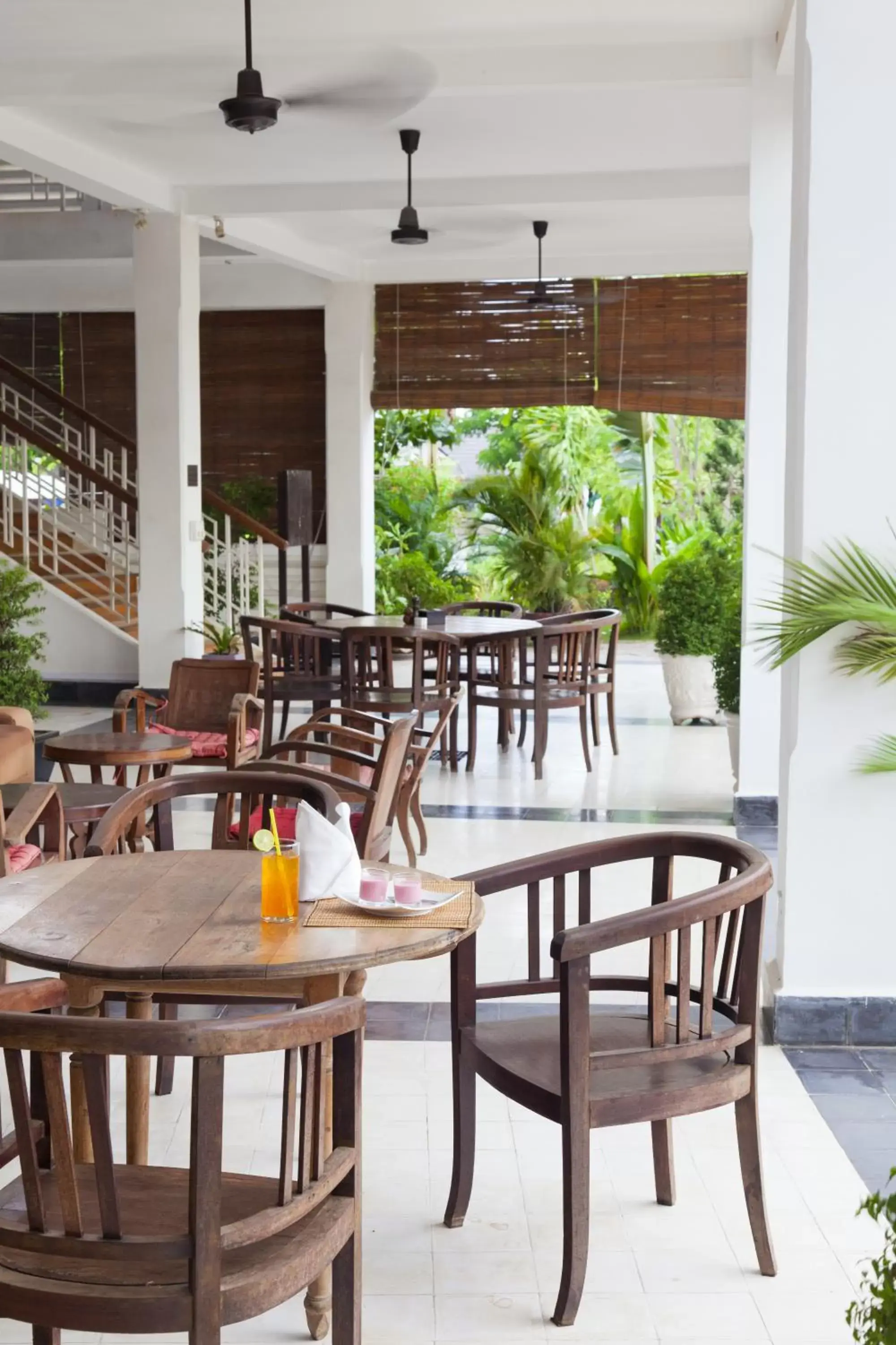 Restaurant/Places to Eat in Cambodian Country Club