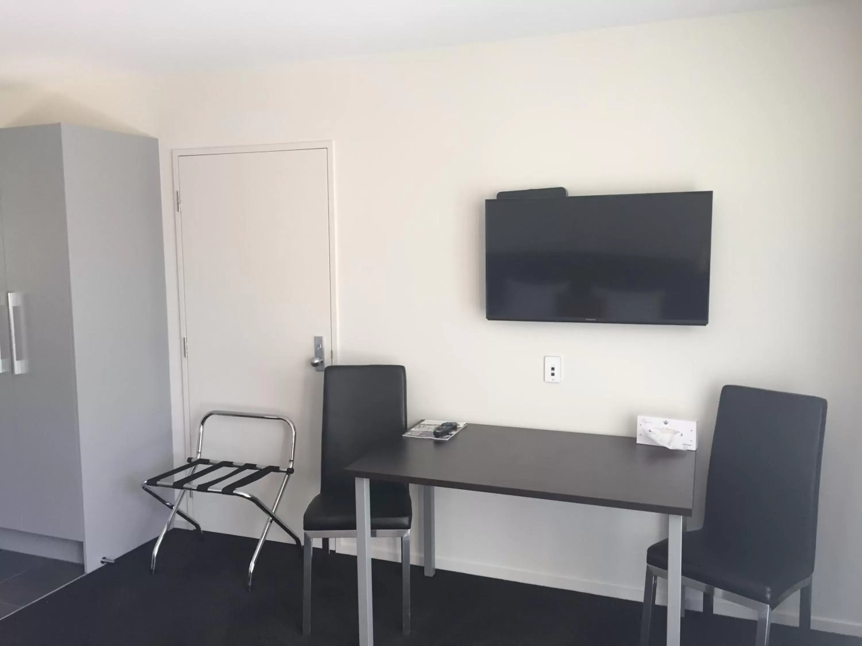 TV and multimedia, TV/Entertainment Center in Rolleston Highway Motel