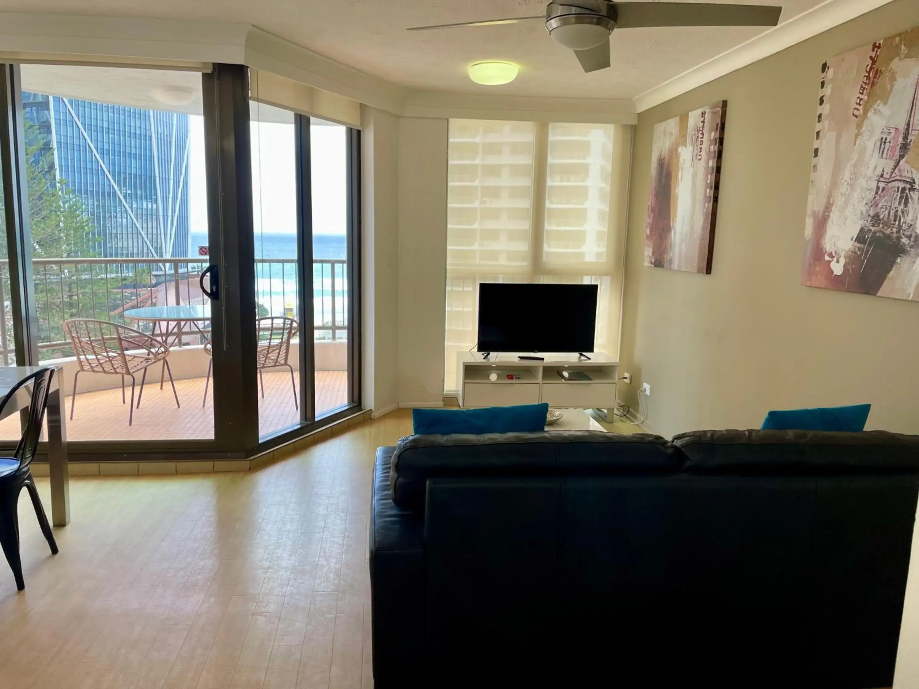 TV/Entertainment Center in Warringa Surf Holiday Apartments