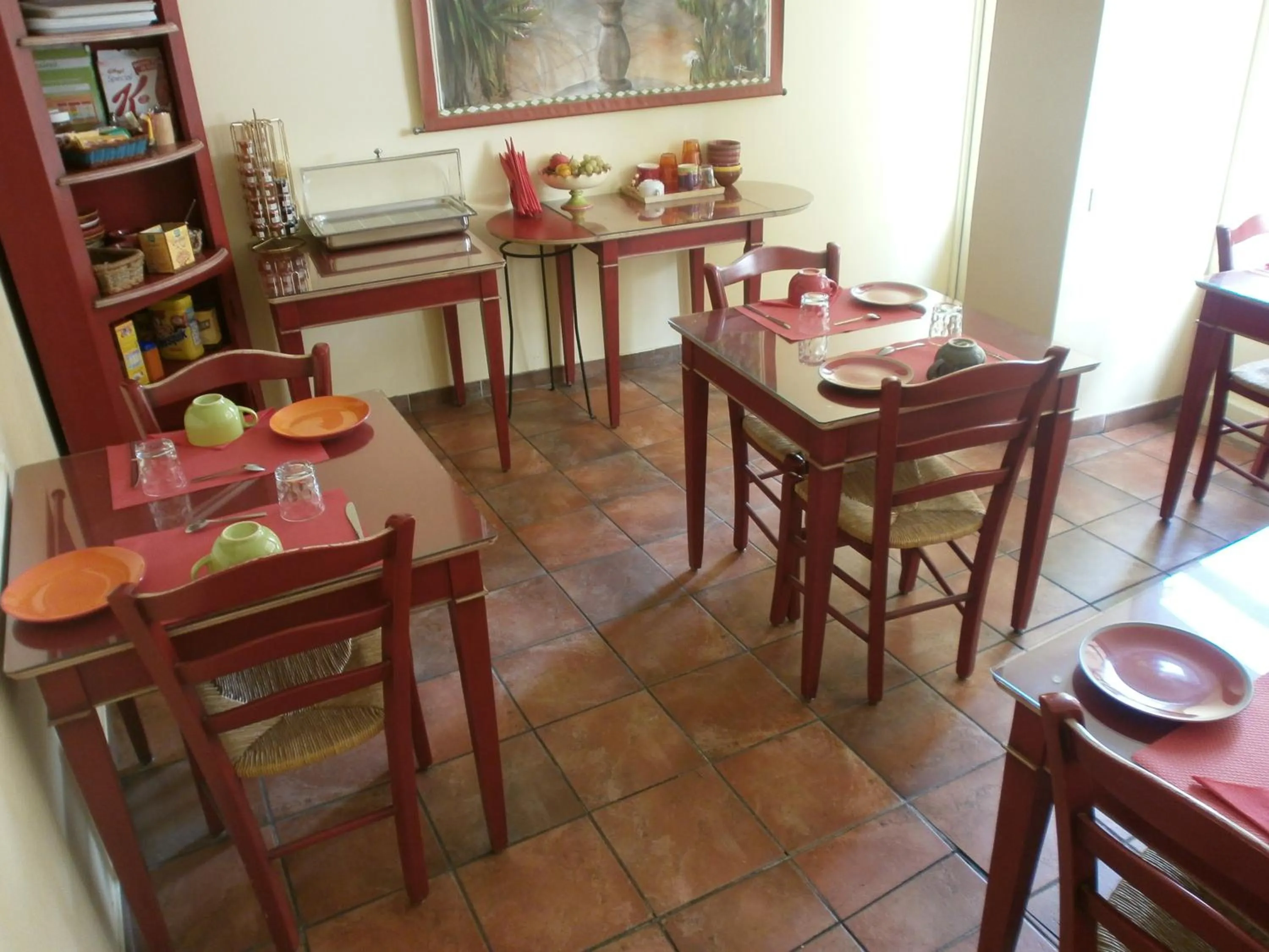 Restaurant/places to eat in Little Palace