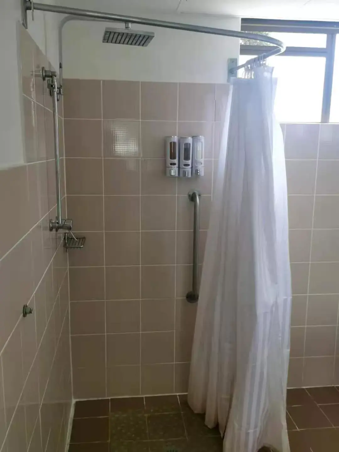 Bathroom in Lakeside Inn Wollongong