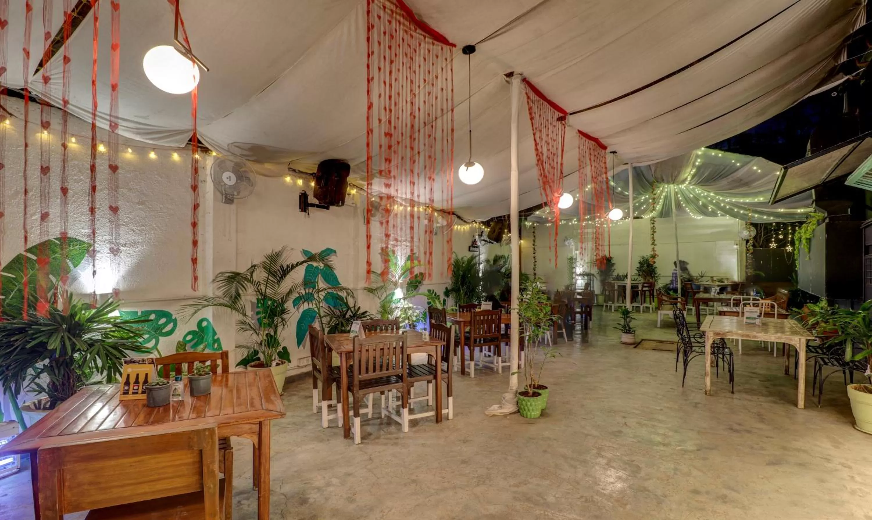 Restaurant/places to eat in Treebo Ranjeet Shivaji Nagar