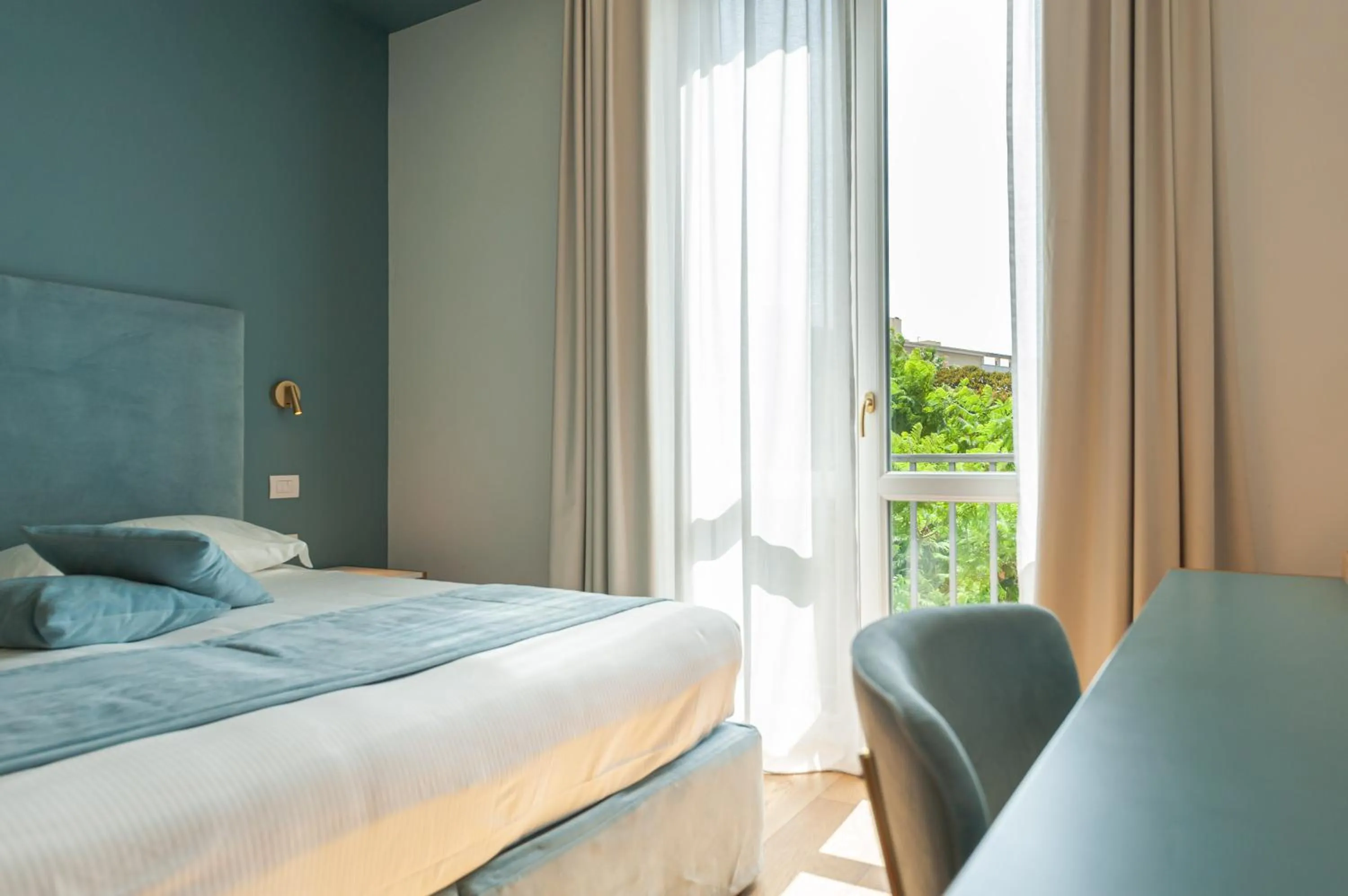 View (from property/room), Bed in Hotel Aristeo