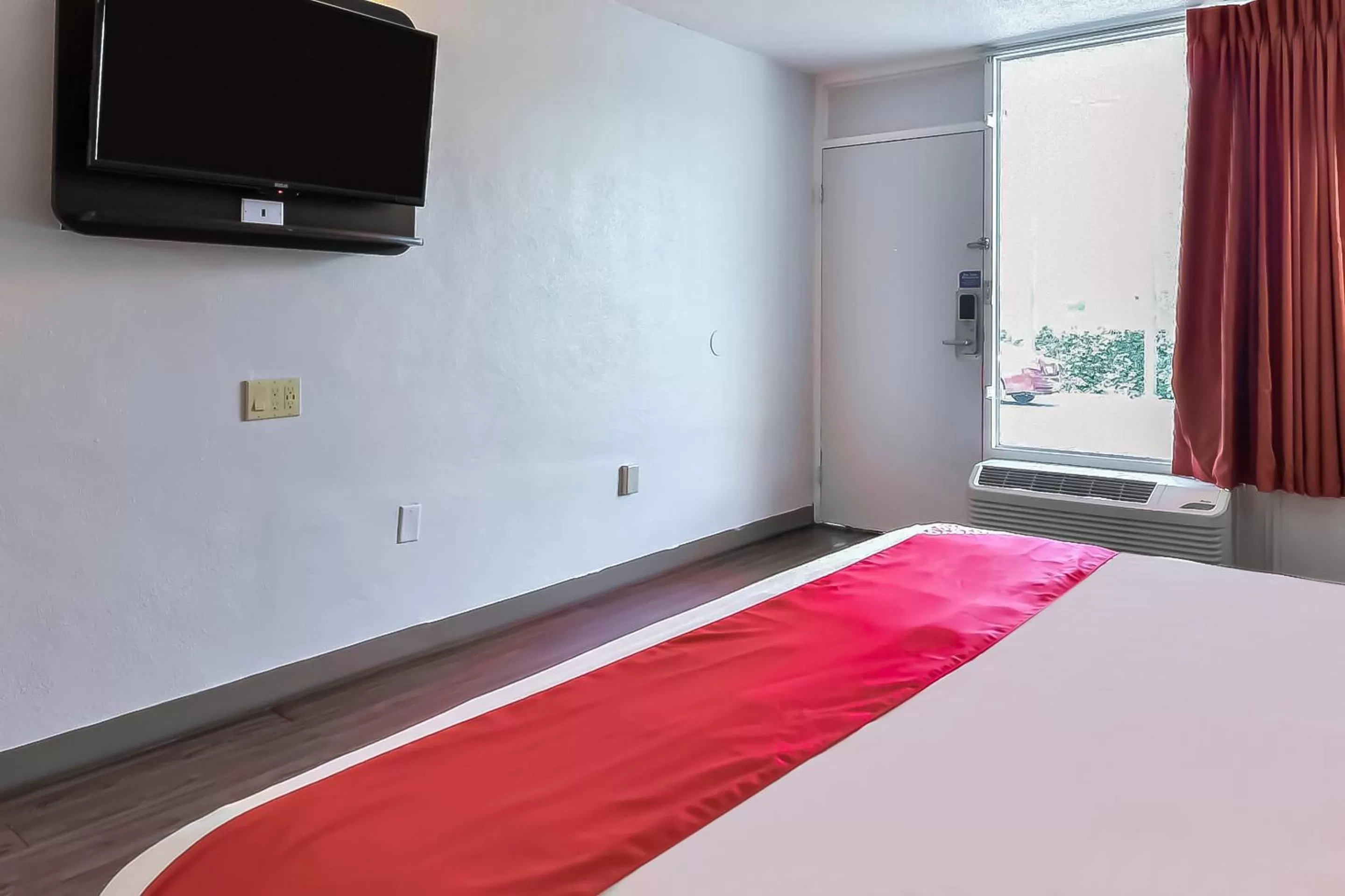 Bedroom, Bed in OYO Hotel Valdosta GA I-75