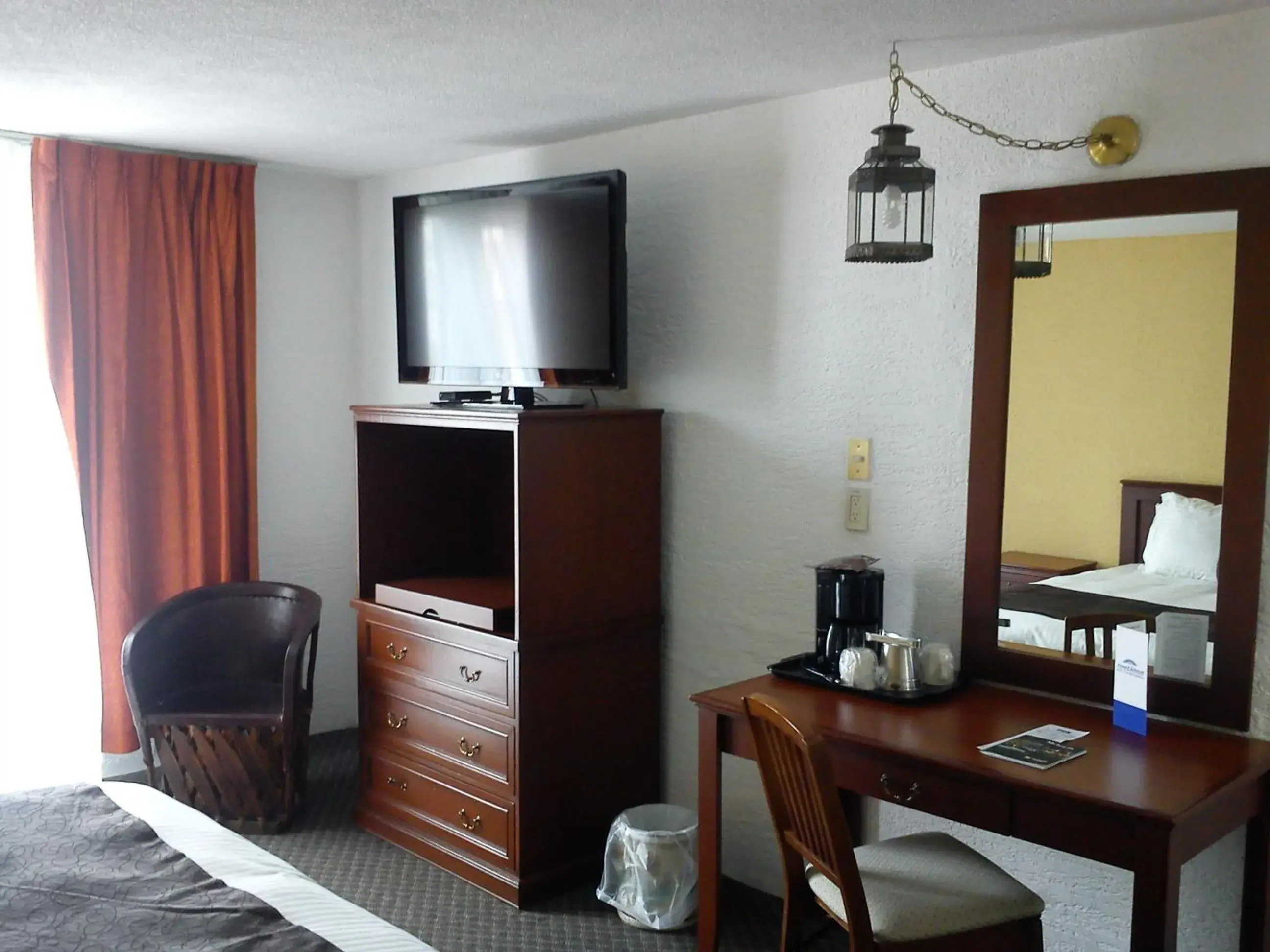 TV and multimedia, TV/Entertainment Center in Howard Johnson Calle Real Morelia