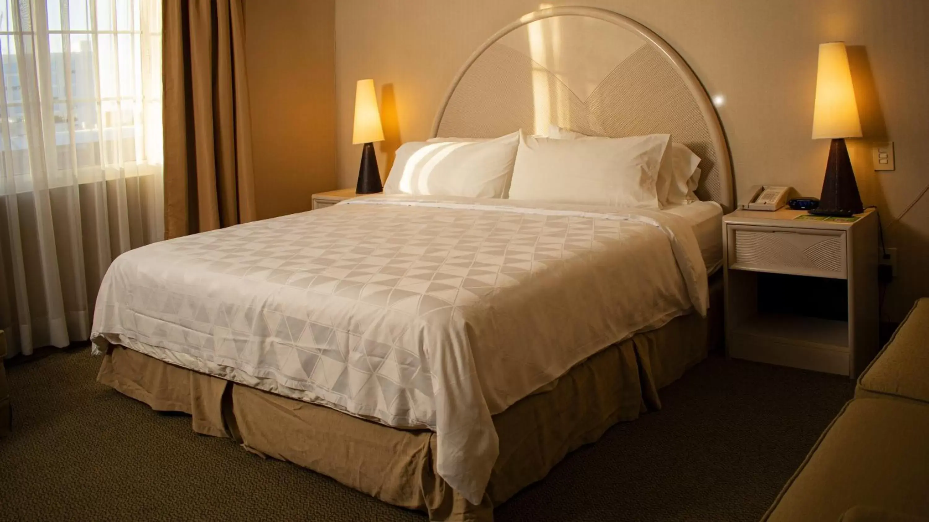 Photo of the whole room, Bed in Holiday Inn Leon-Convention Center by IHG Photo of the whole room, Bed in Holiday Inn Leon-Convention Center by IHG