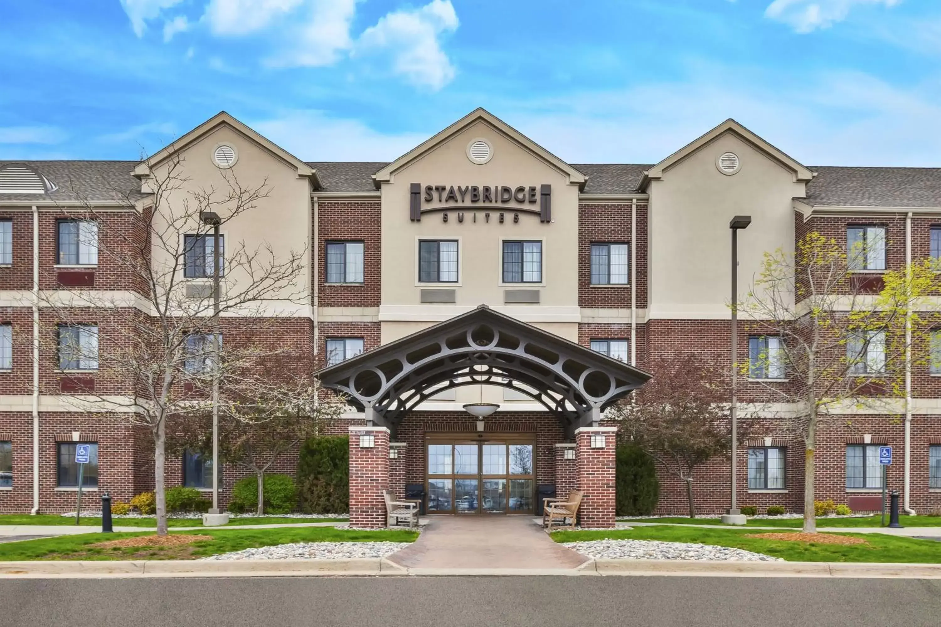 Property building in Staybridge Suites Lansing-Okemos by IHG Property building in Staybridge Suites Lansing-Okemos by IHG