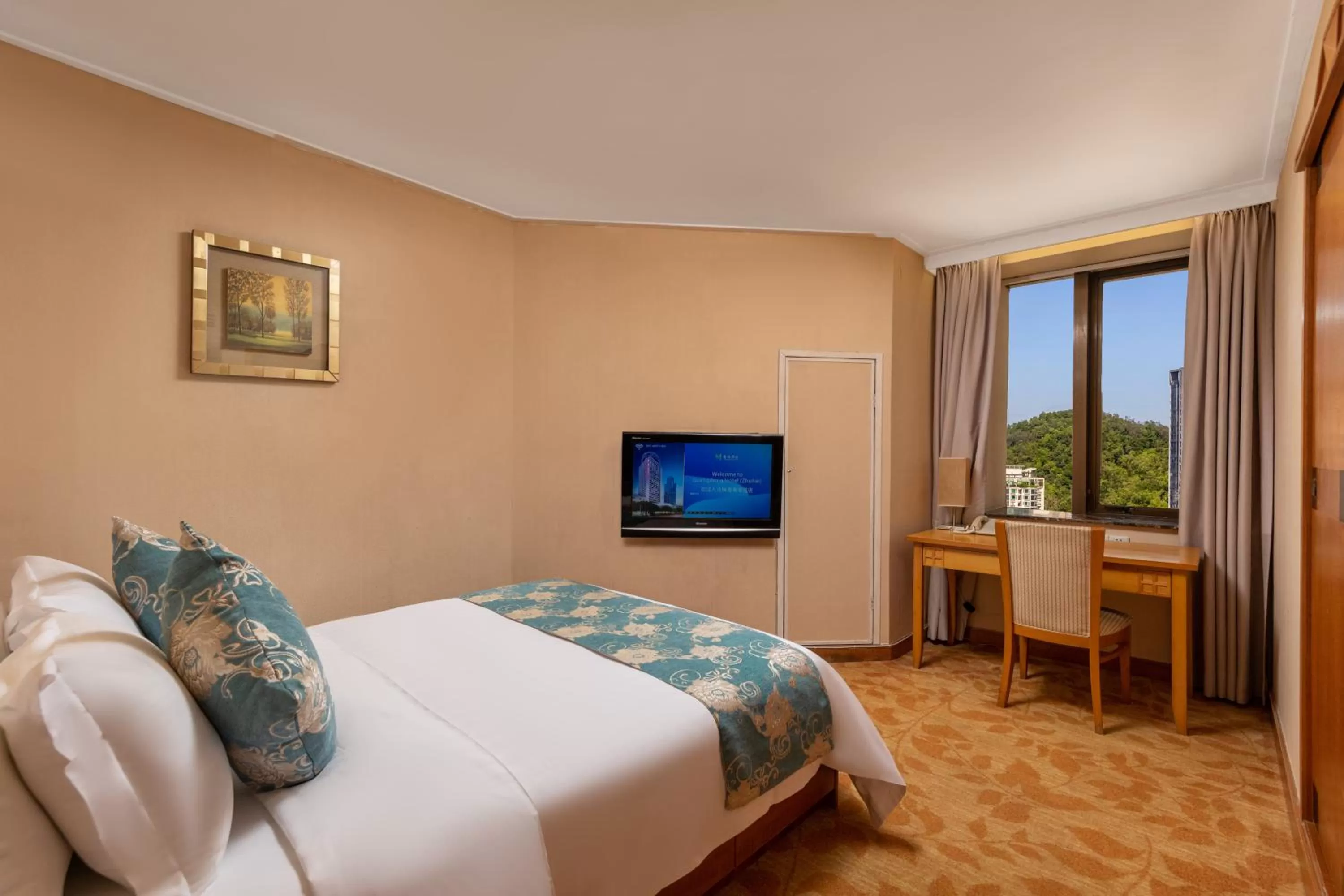 Bed in Guangdong Hotel (Zhuhai)