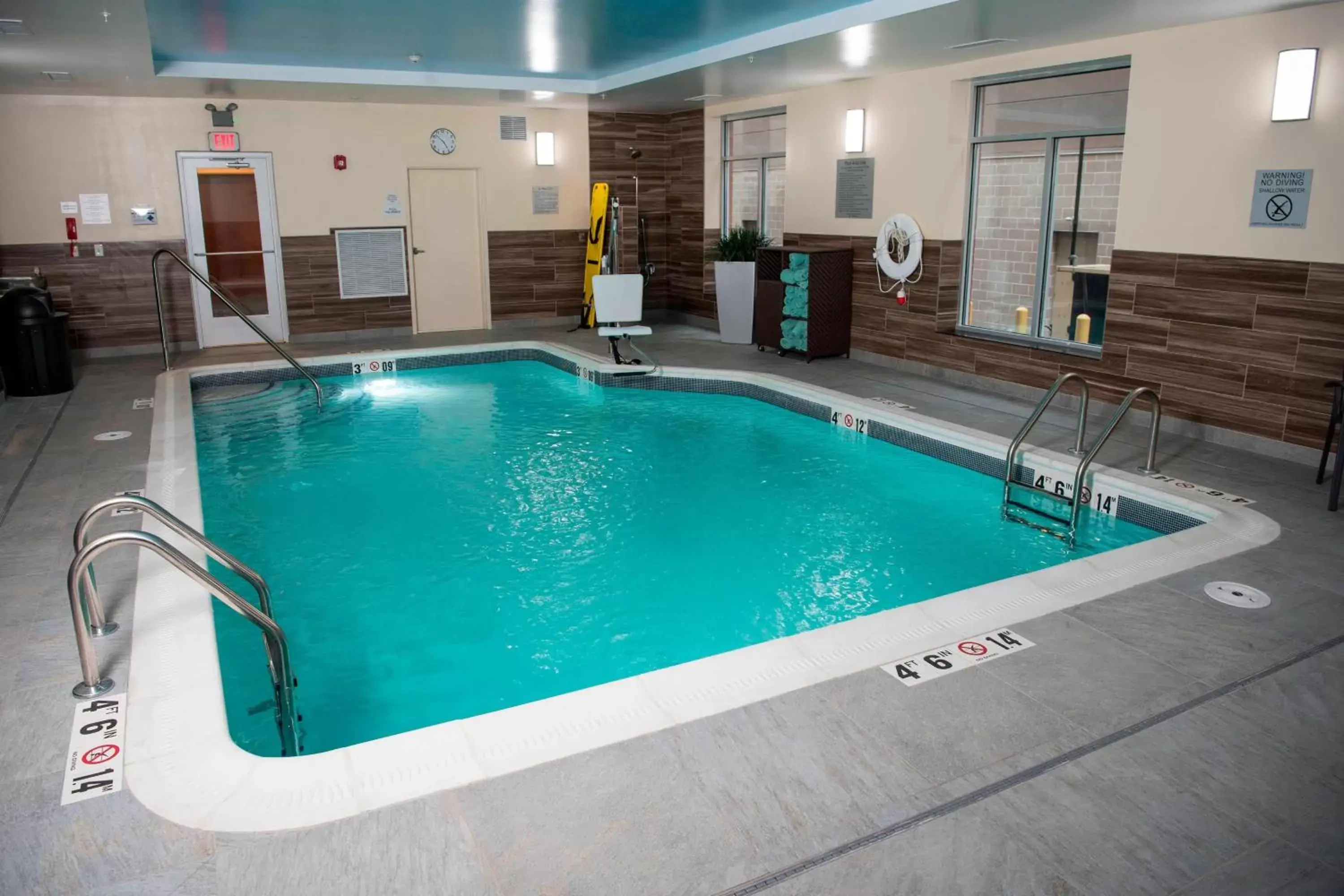 Swimming Pool in Fairfield Inn & Suites by Marriott Cincinnati Uptown/University Area