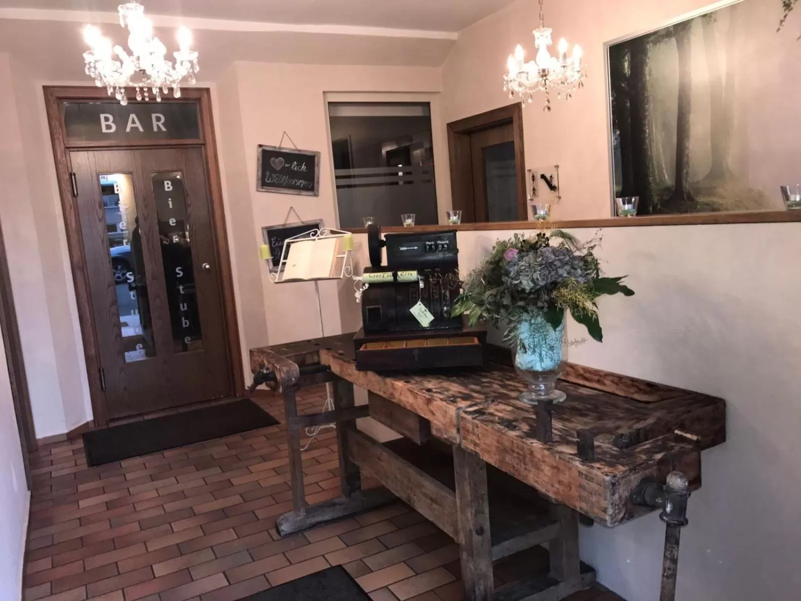 Restaurant/places to eat in Hotel Garni Zum Grünen Baum