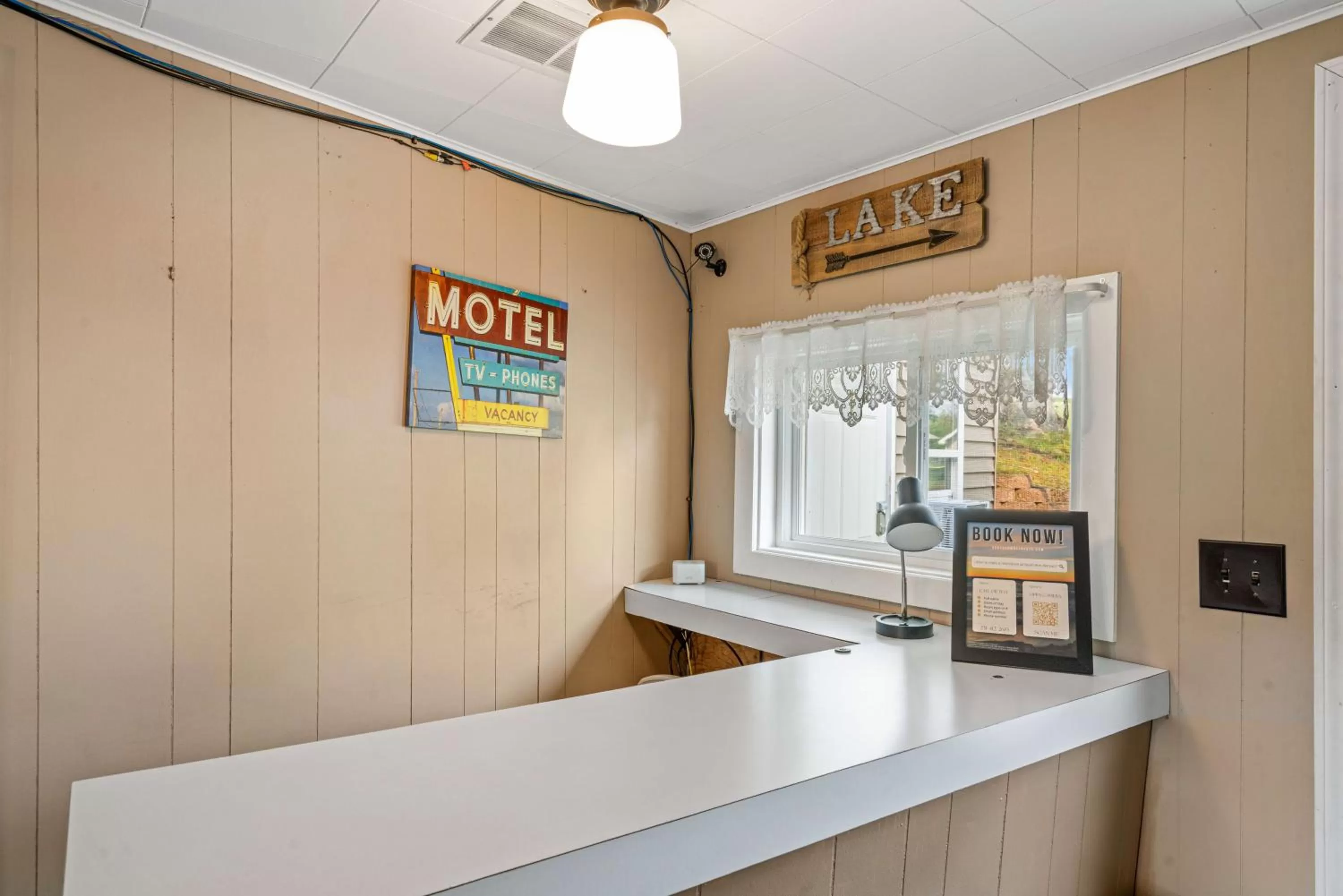 Logo/Certificate/Sign, Kitchen/Kitchenette in South Arm Retreats