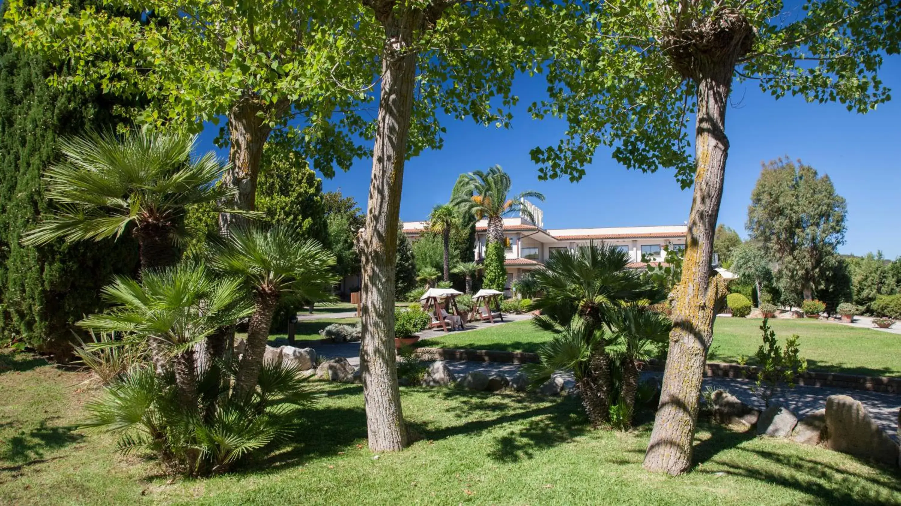 Property building, Garden in Hotel Airone isola d'Elba