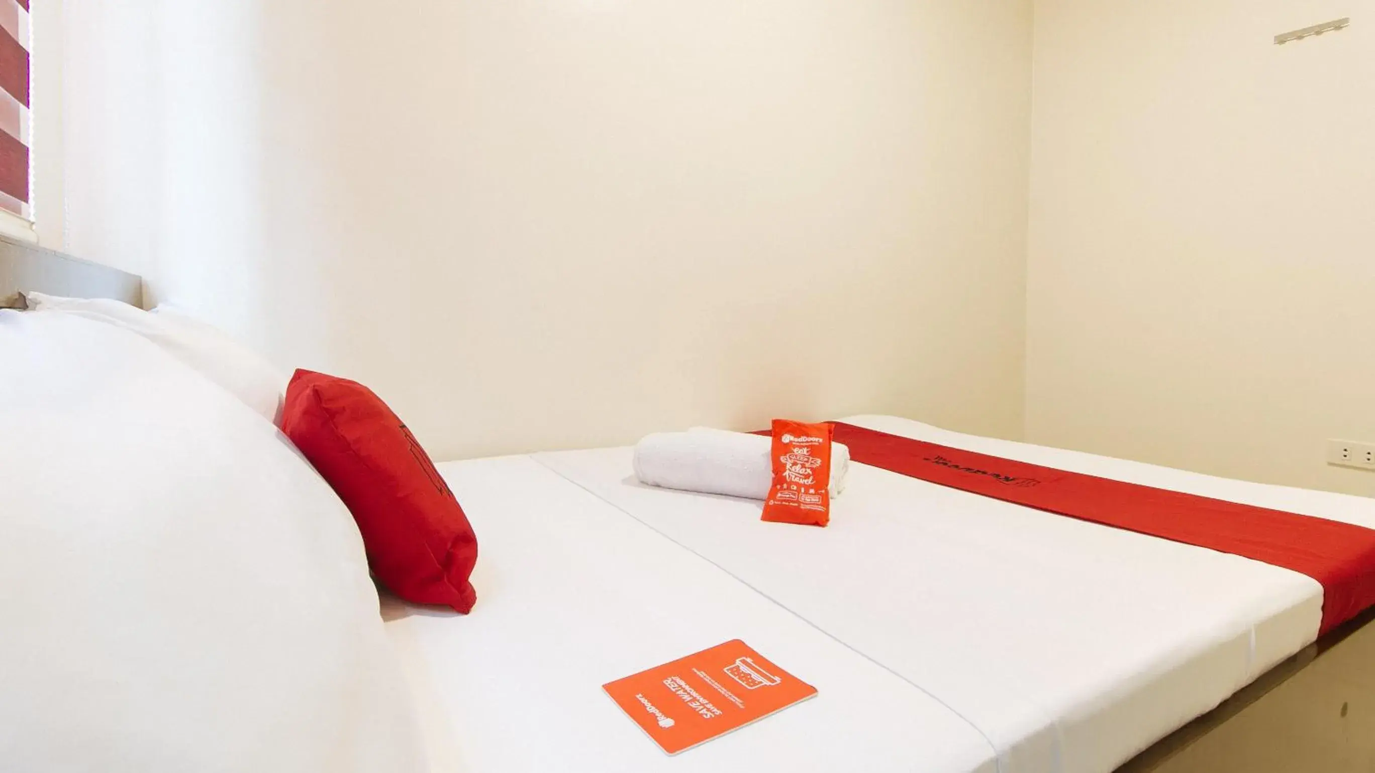 Bed in RedDoorz near Fernwoods Garden Quezon City