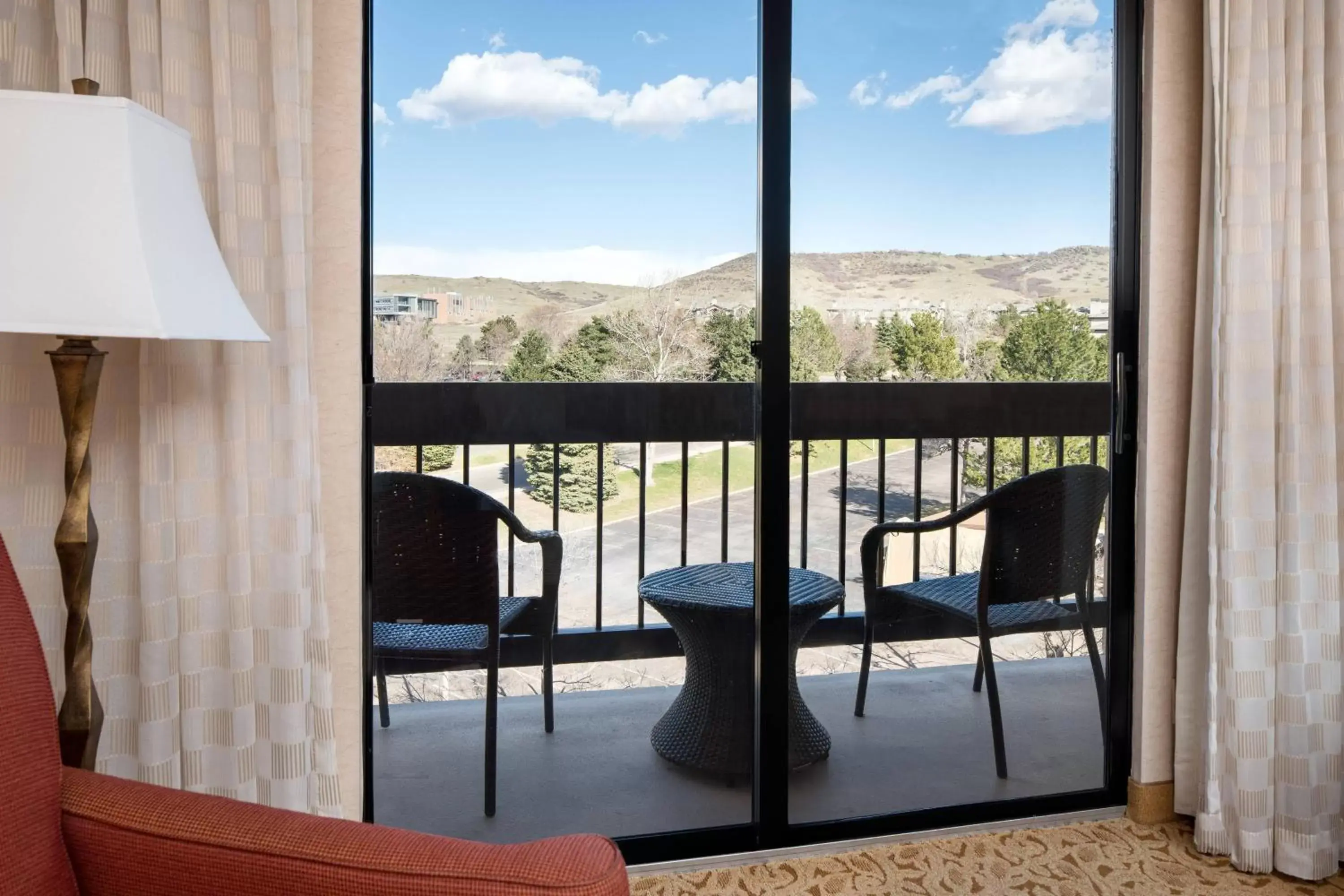 Photo of the whole room, Mountain View in Denver Marriott West