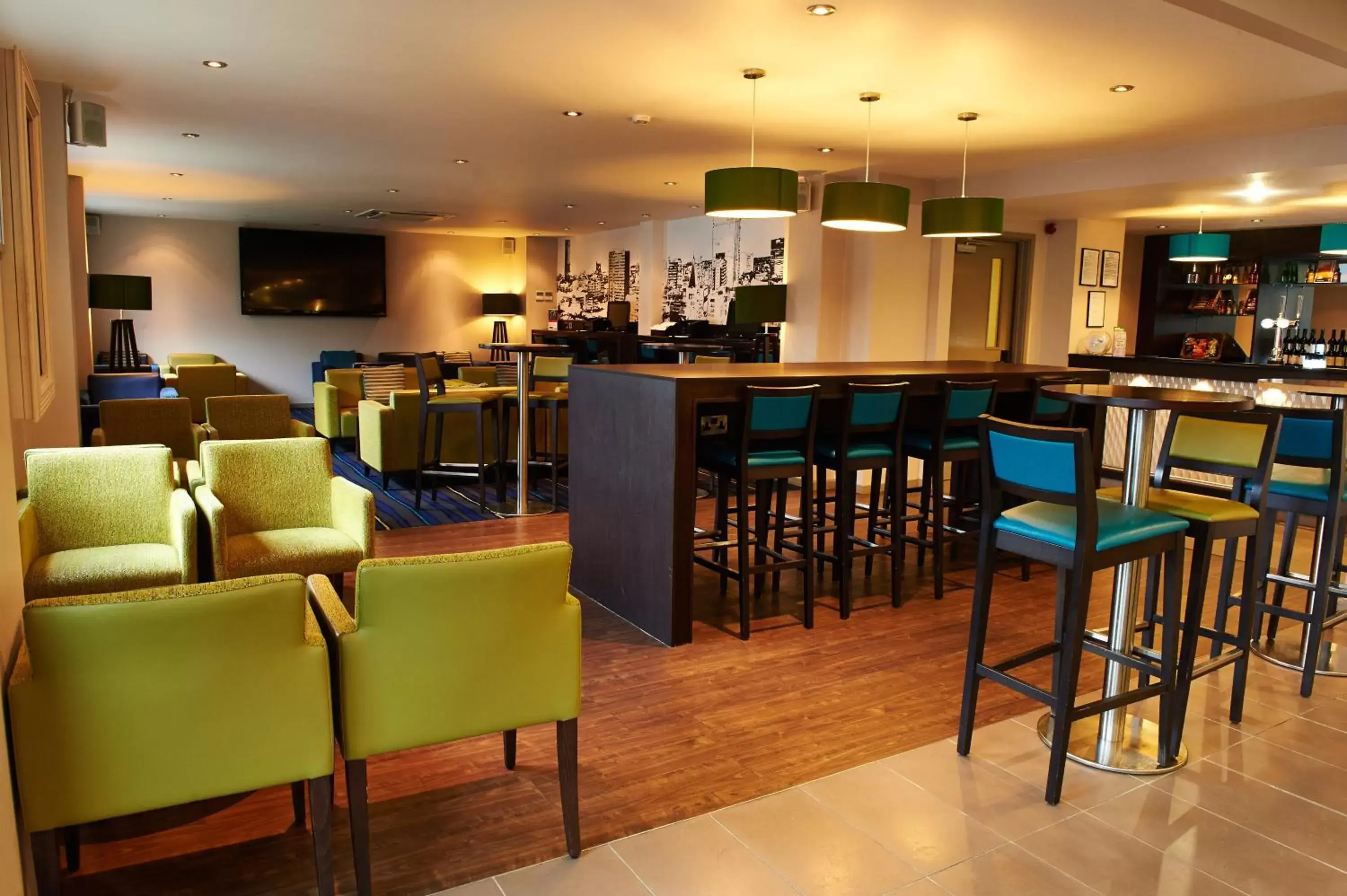 Lounge or bar, Lounge/Bar in Holiday Inn Express Manchester Airport, an IHG Hotel