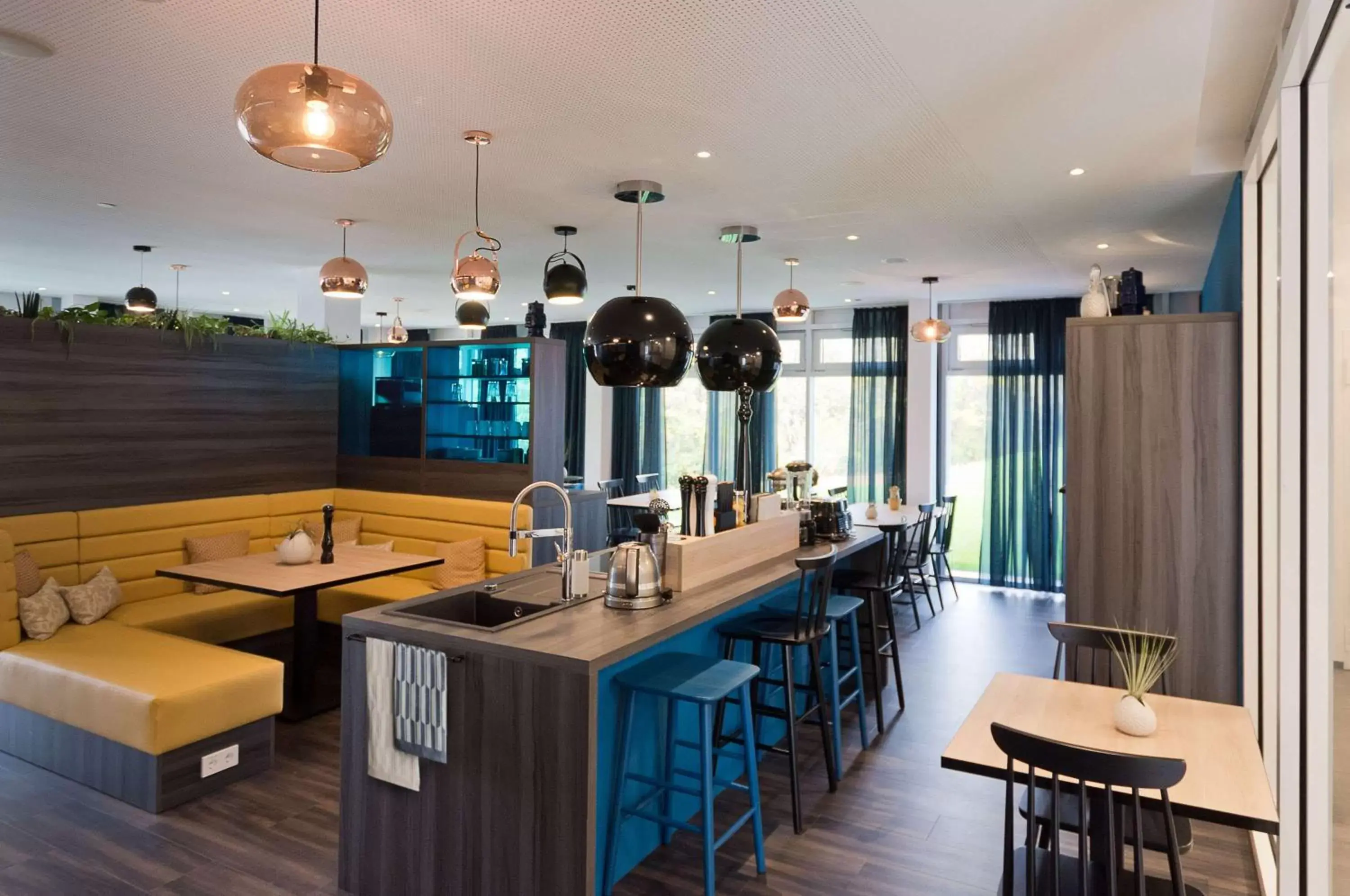 Lounge or bar, Restaurant/Places to Eat in ANA Living Stuttgart by Arthotel ANA