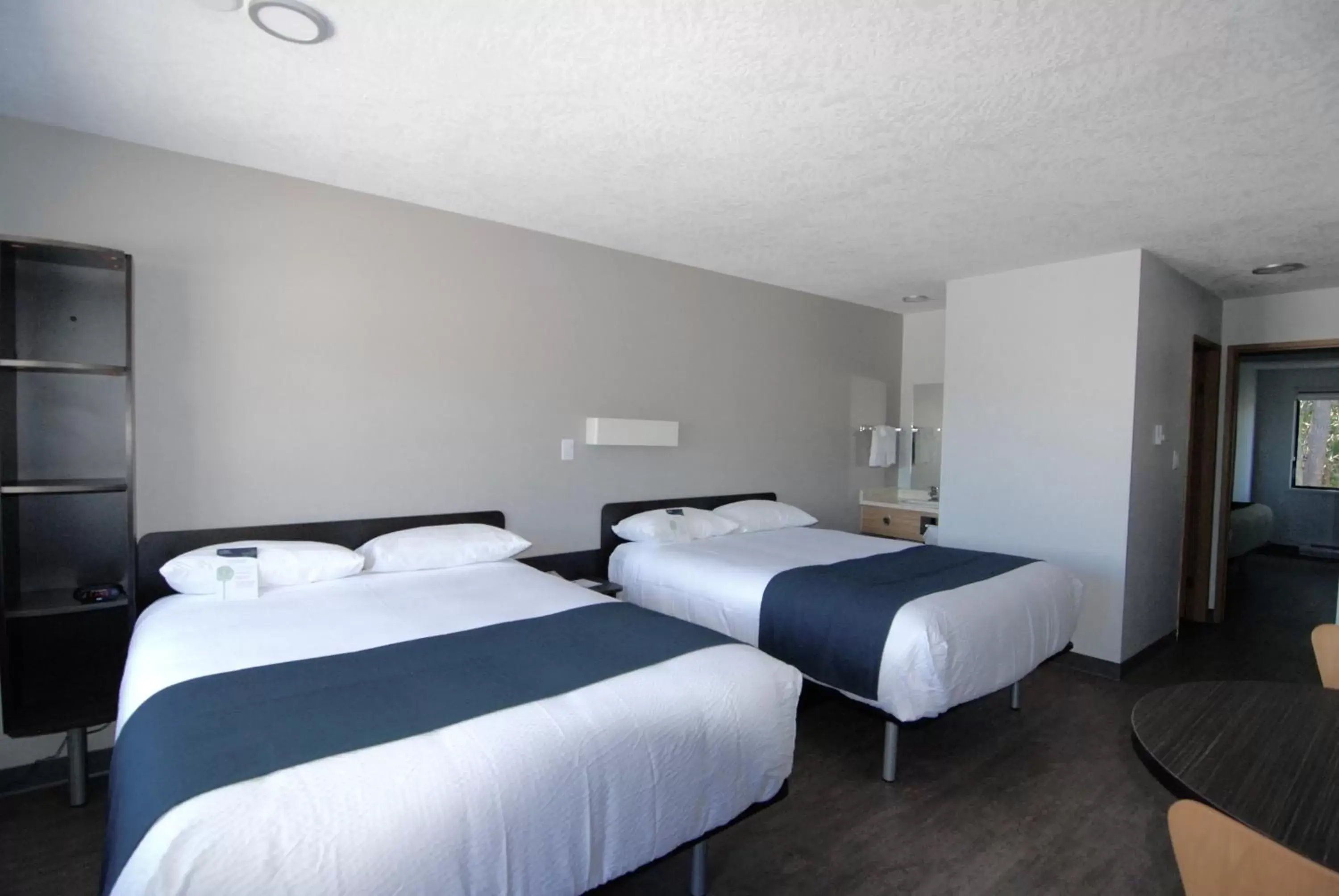 Bed in Motel 6-Saanichton, BC - Victoria Airport