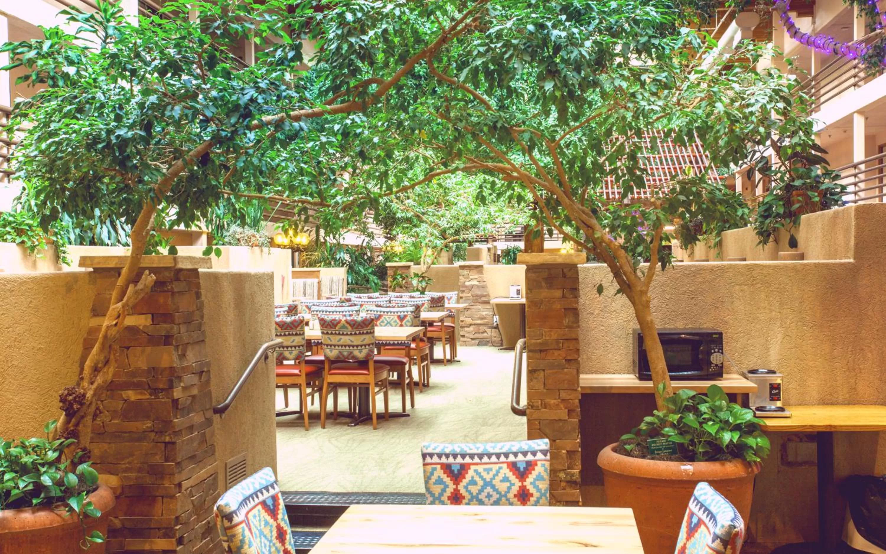 Restaurant/places to eat in Grand Canyon Plaza Hotel-South Rim