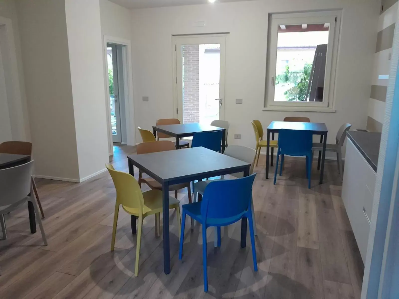 Dining Area in B&B LA VALLUNA